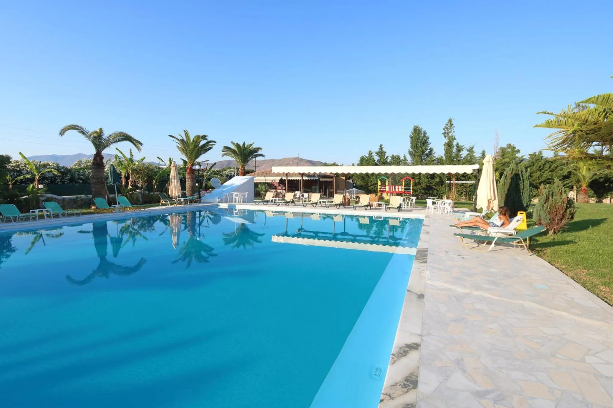 Pool view in Regina Hotel