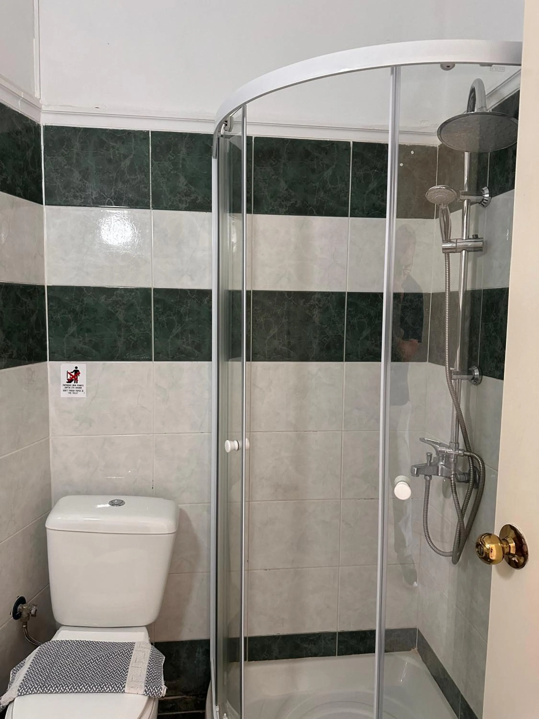 Shower in Regina Hotel