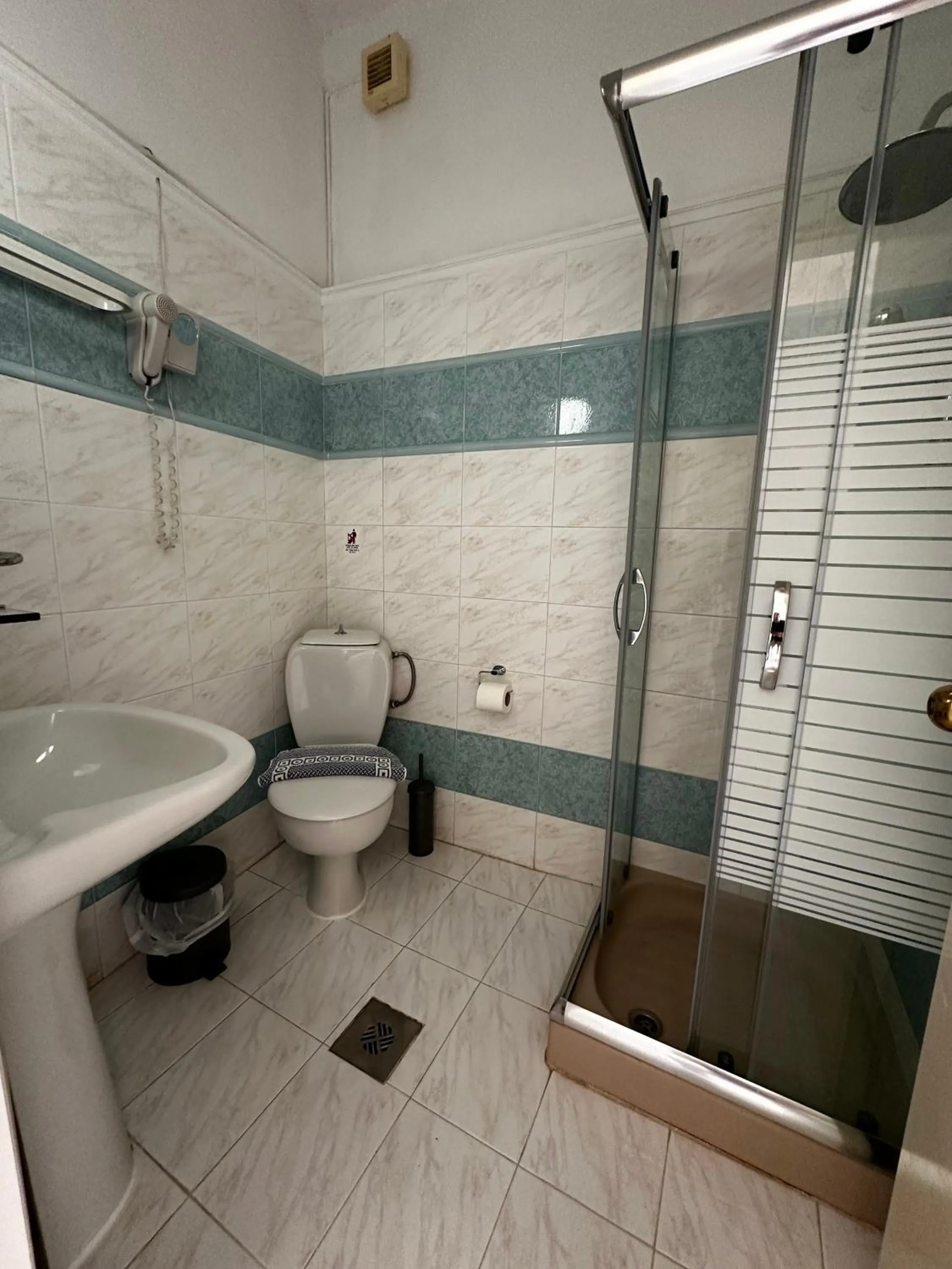 Shower in Regina Hotel