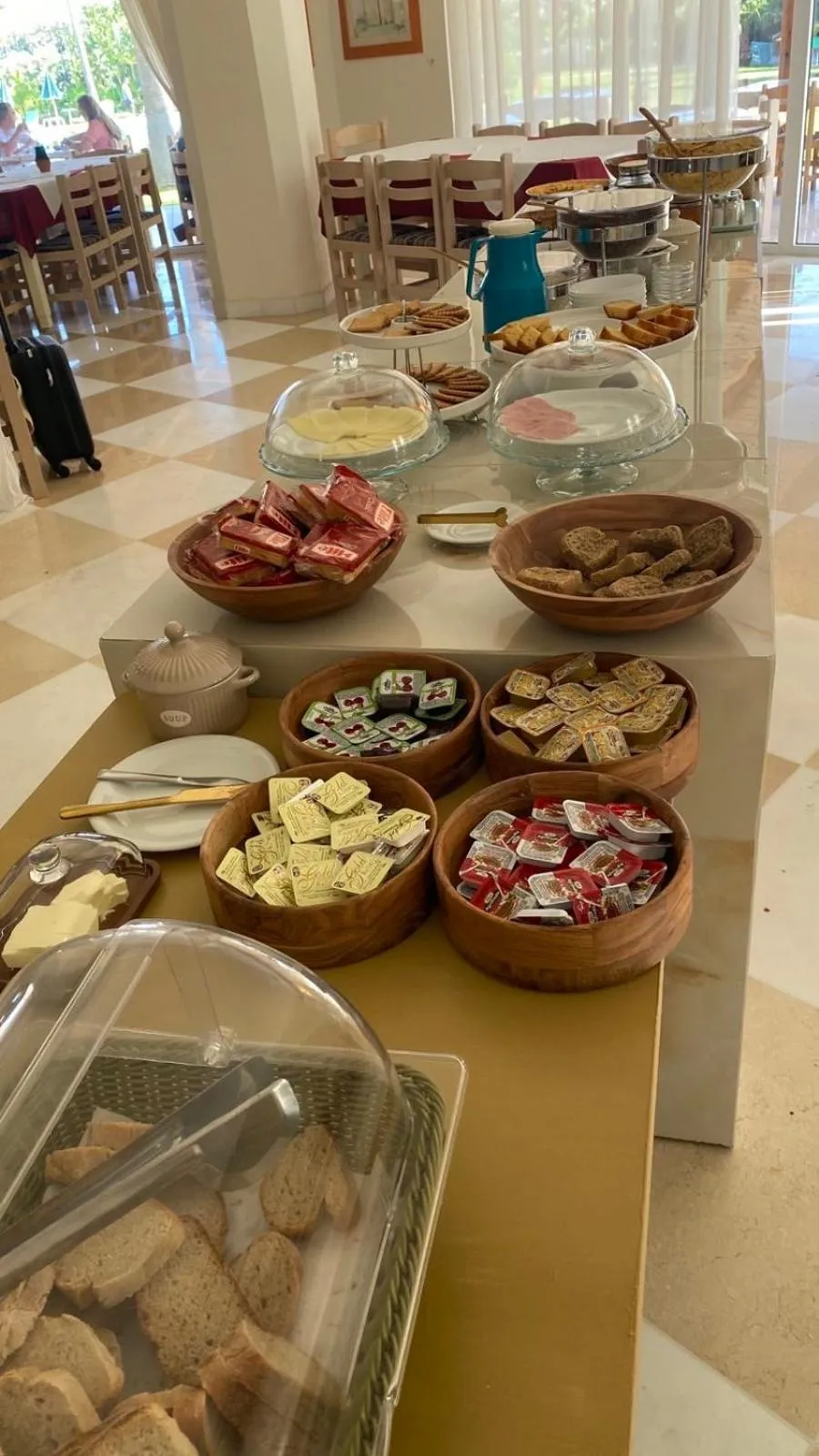 Buffet breakfast in Regina Hotel