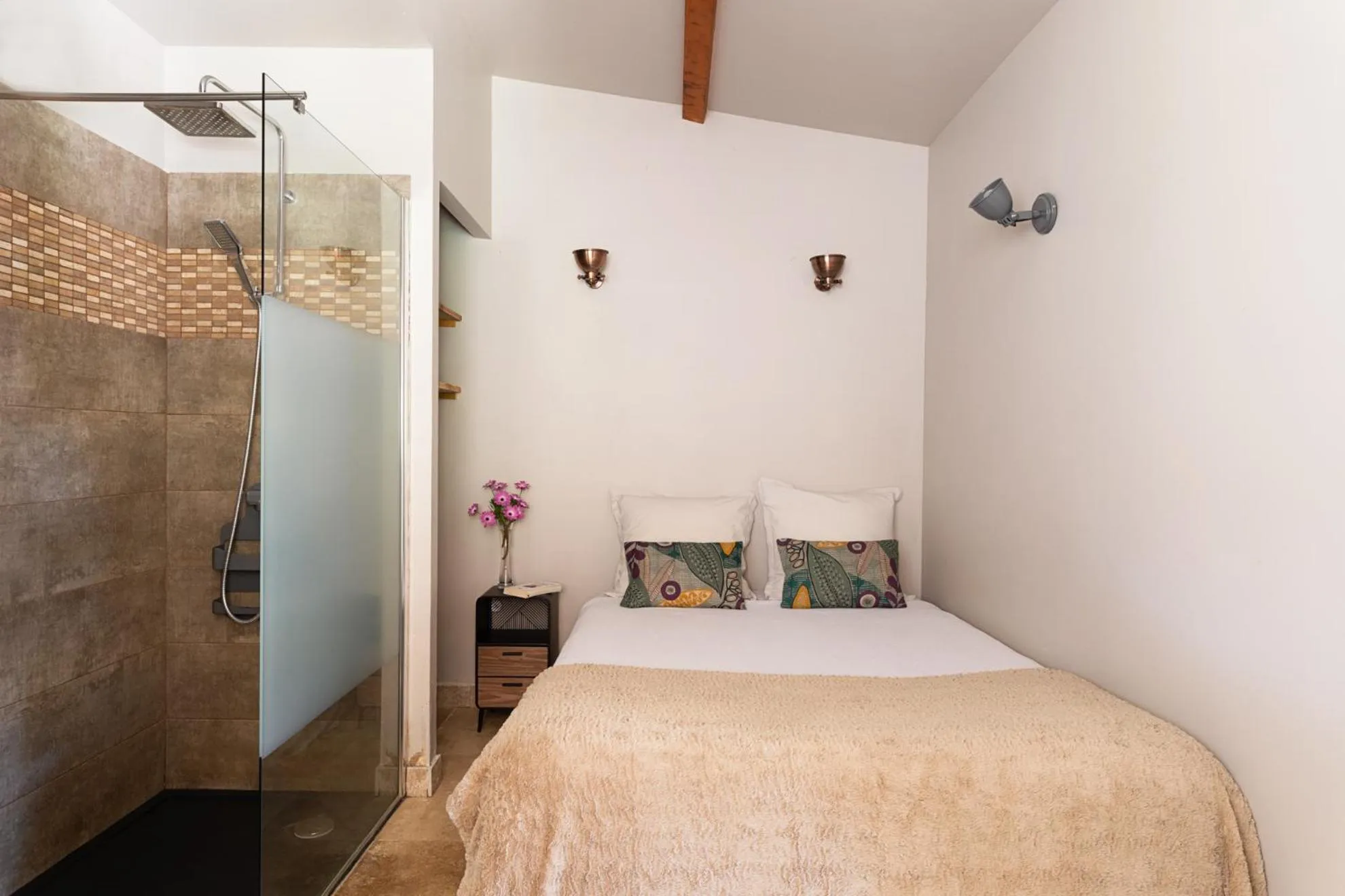 Bathroom, Bed in Résidence I Levri