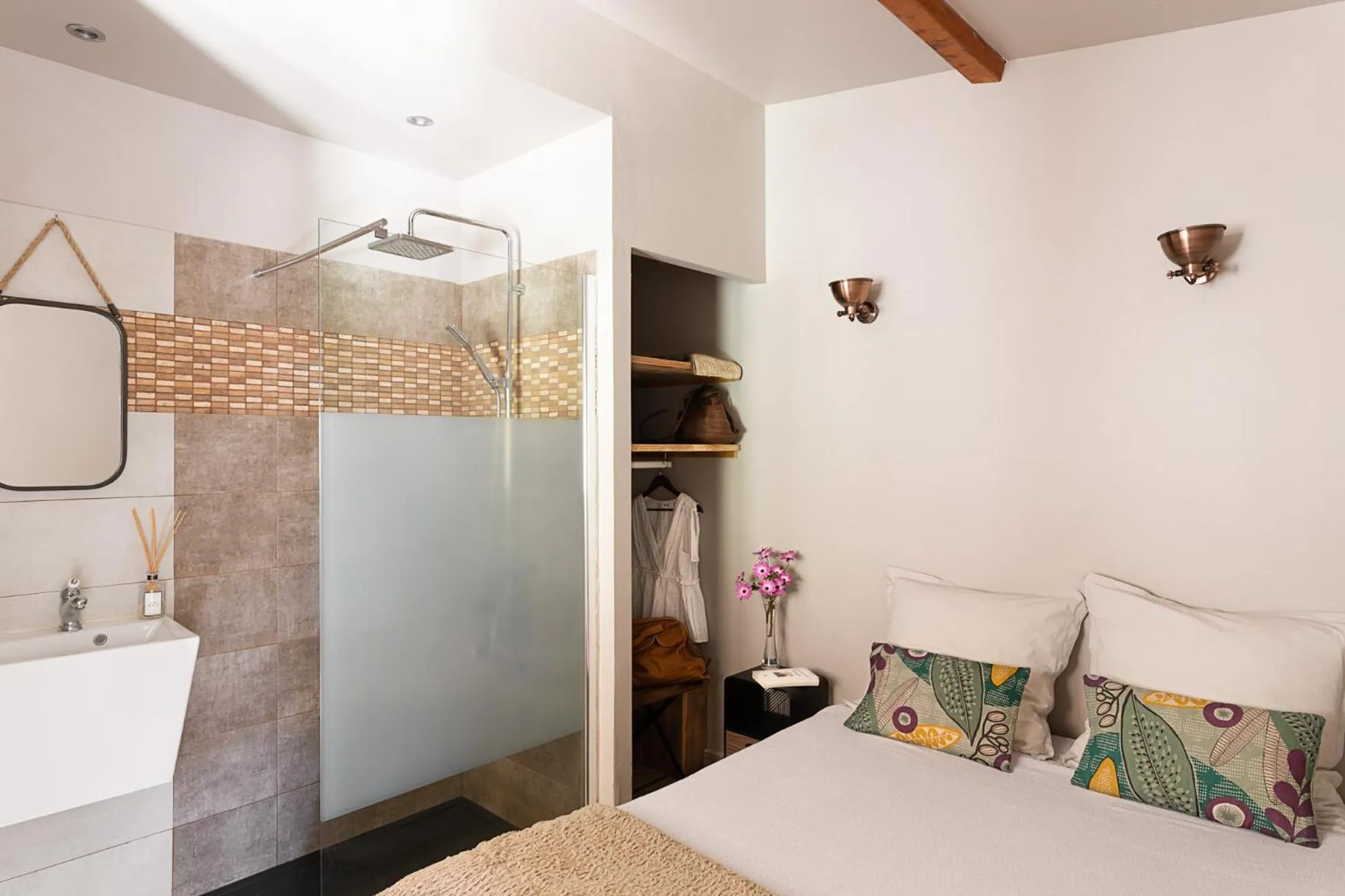 Bathroom, Bed in Résidence I Levri