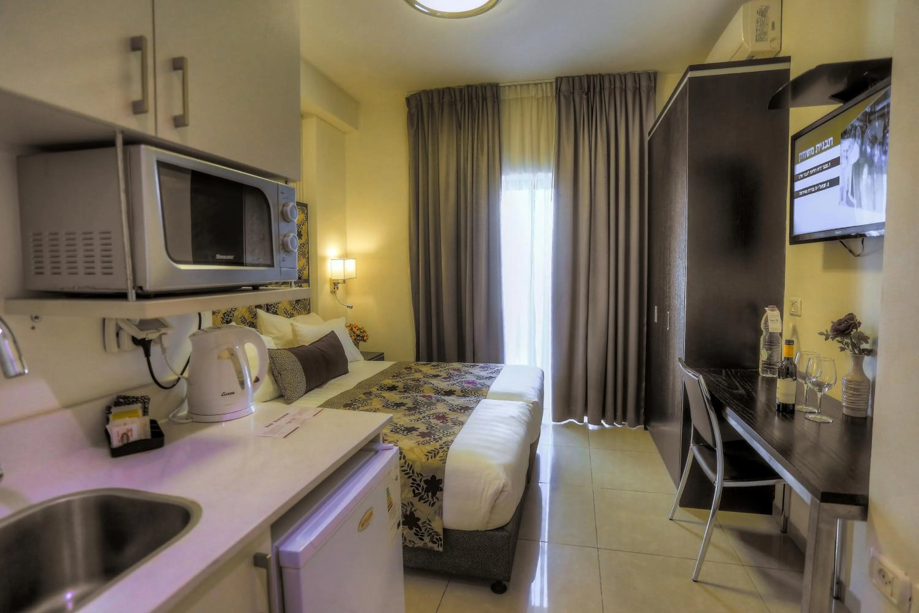 Day, Kitchen/Kitchenette in Shamai Suites Jerusalem