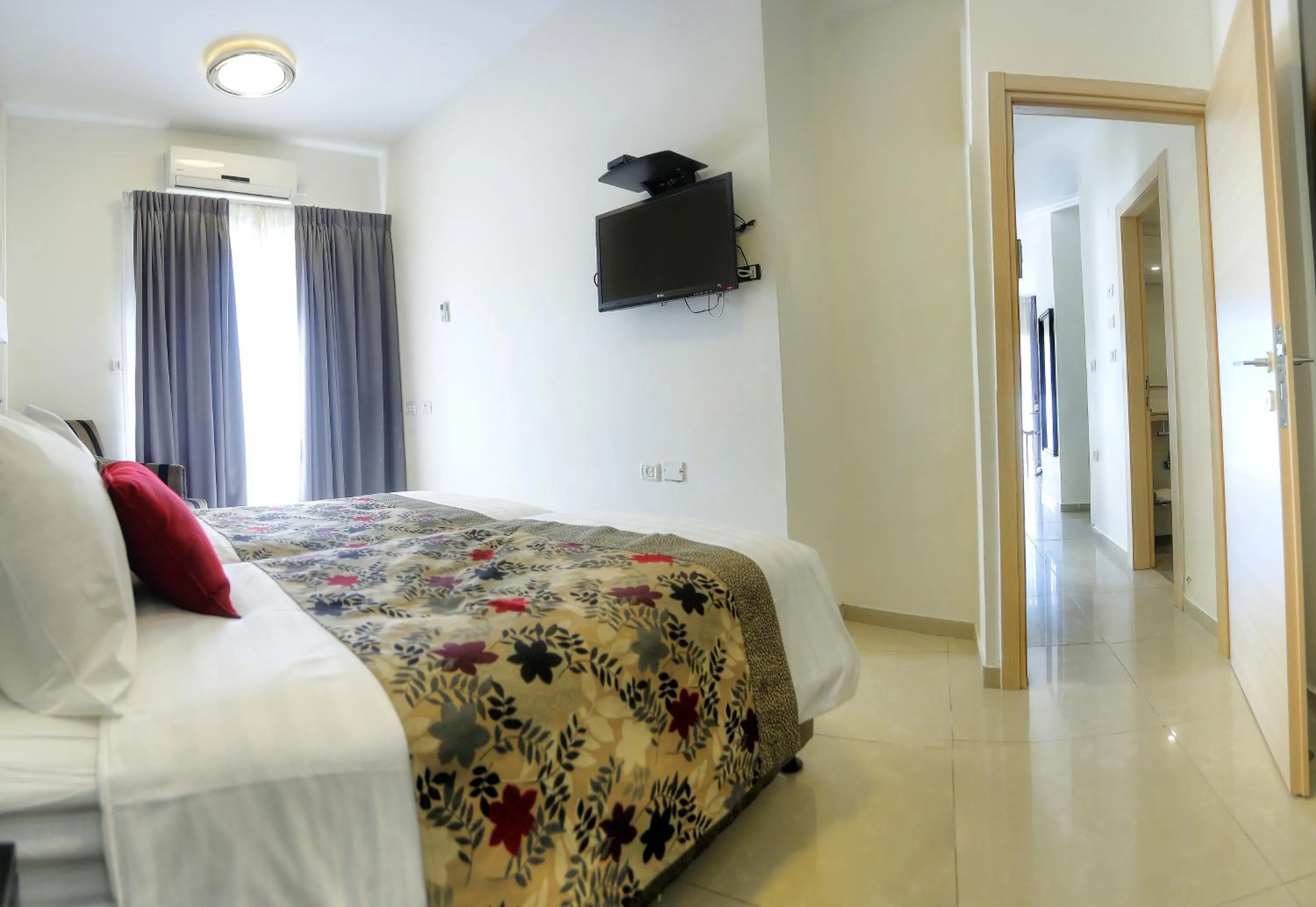 Day, TV/Entertainment Center in Shamai Suites Jerusalem