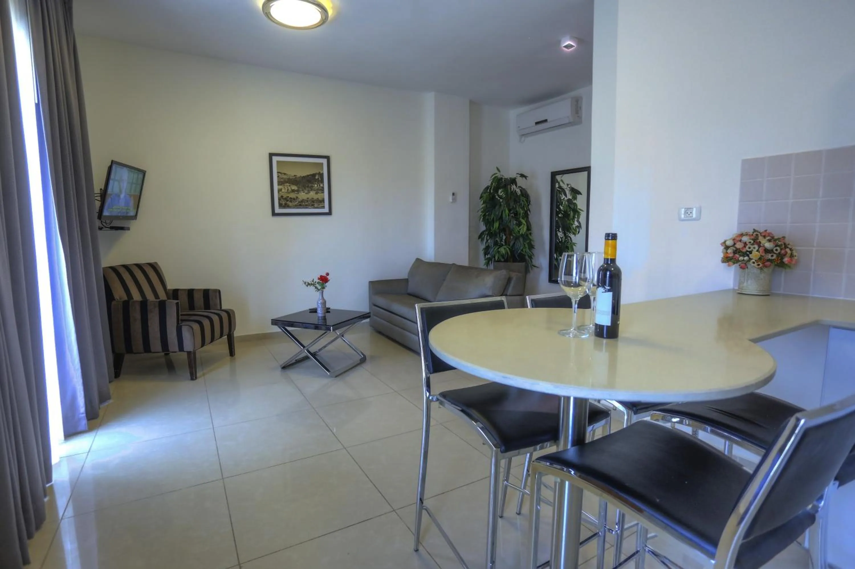 Living room, Dining Area in Shamai Suites Jerusalem