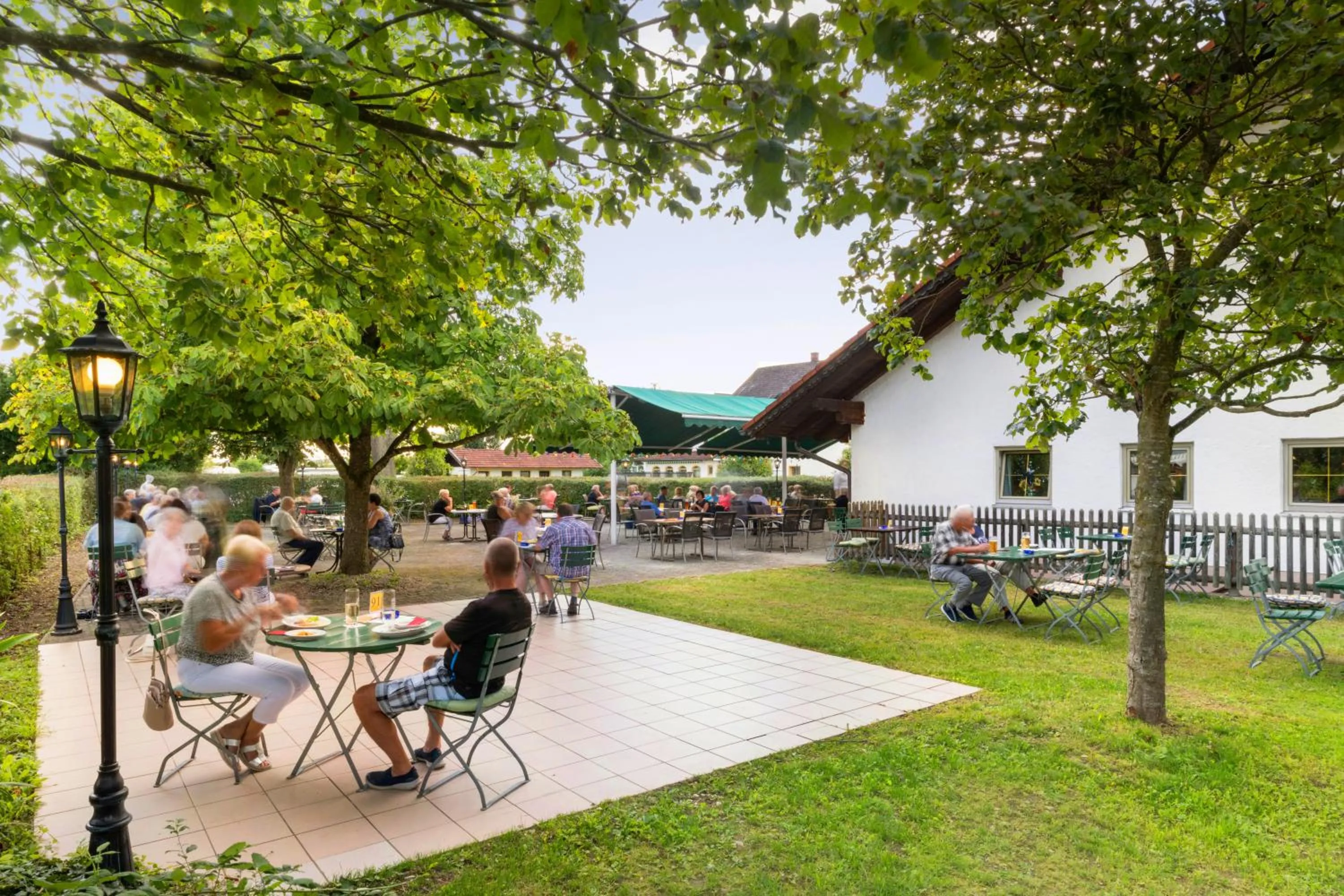 Restaurant/places to eat in Hotel Preishof