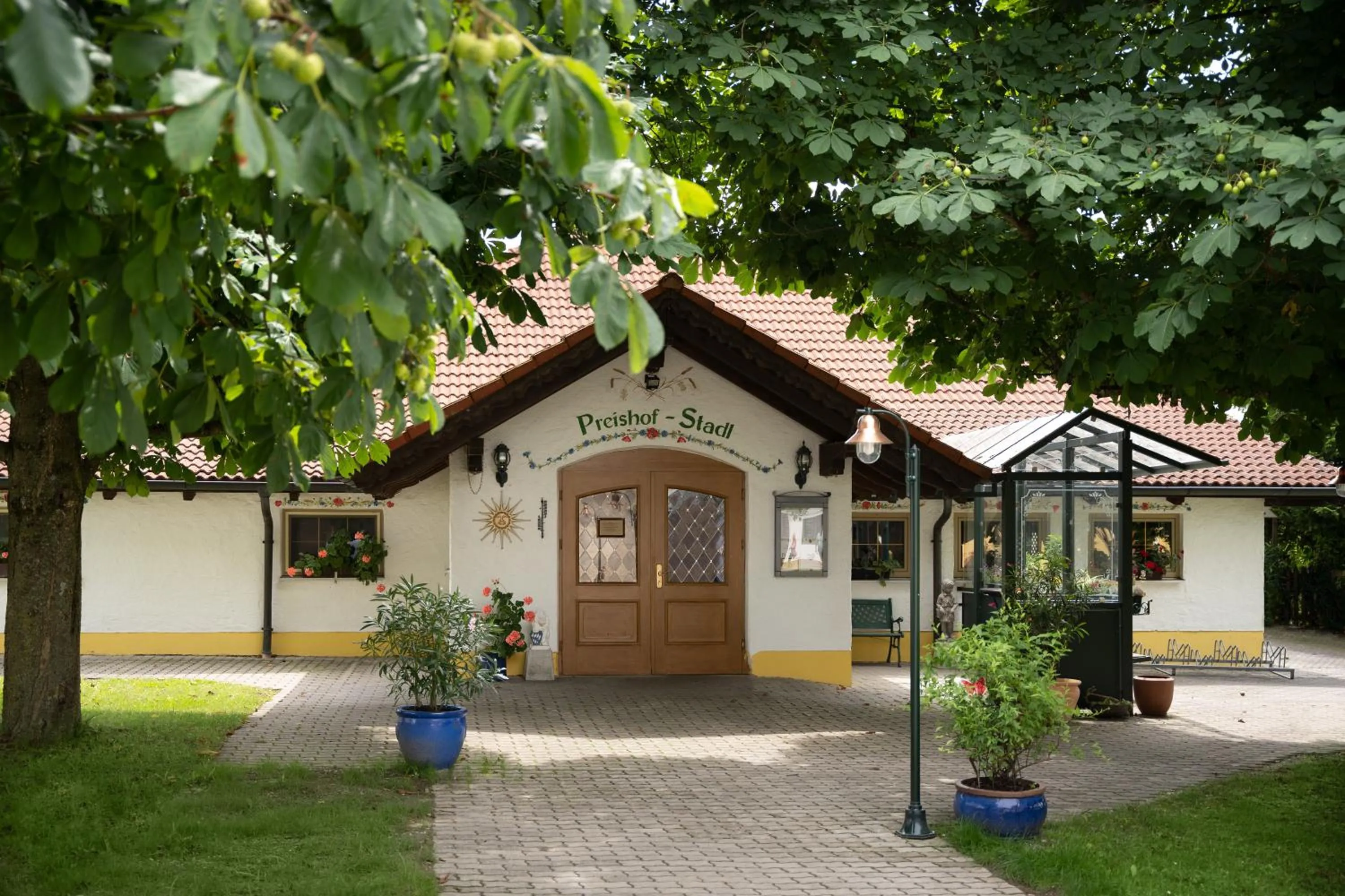 Restaurant/places to eat in Hotel Preishof