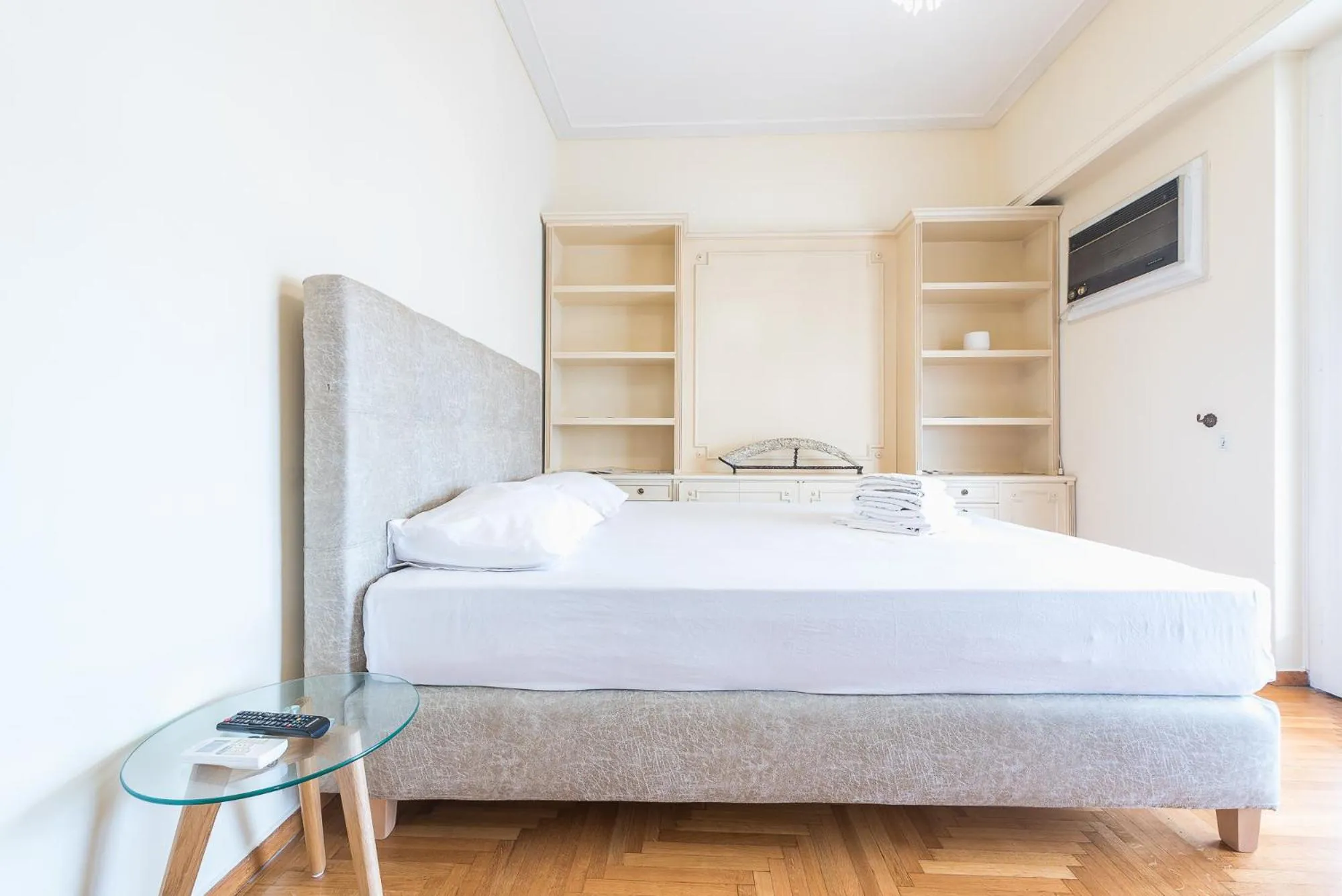 Bed in Victoria Capitan Apartments