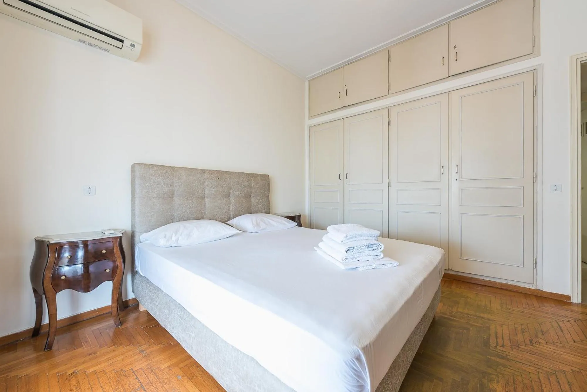 Bed in Victoria Capitan Apartments