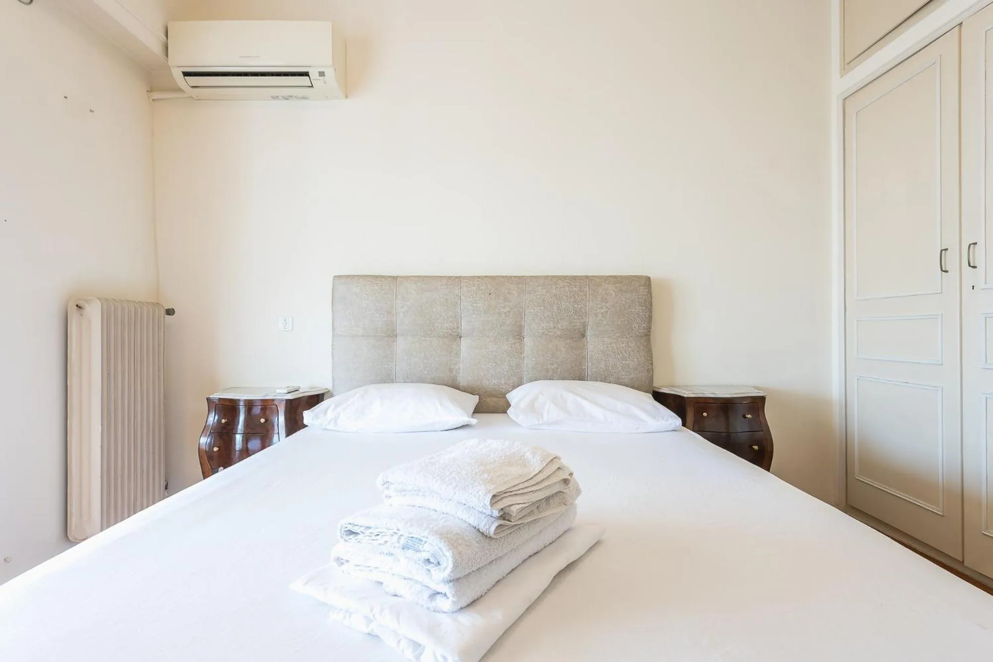 Bed in Victoria Capitan Apartments