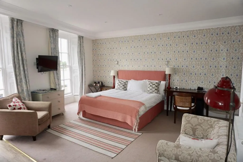 Photo of the whole room, Bed in Bank House