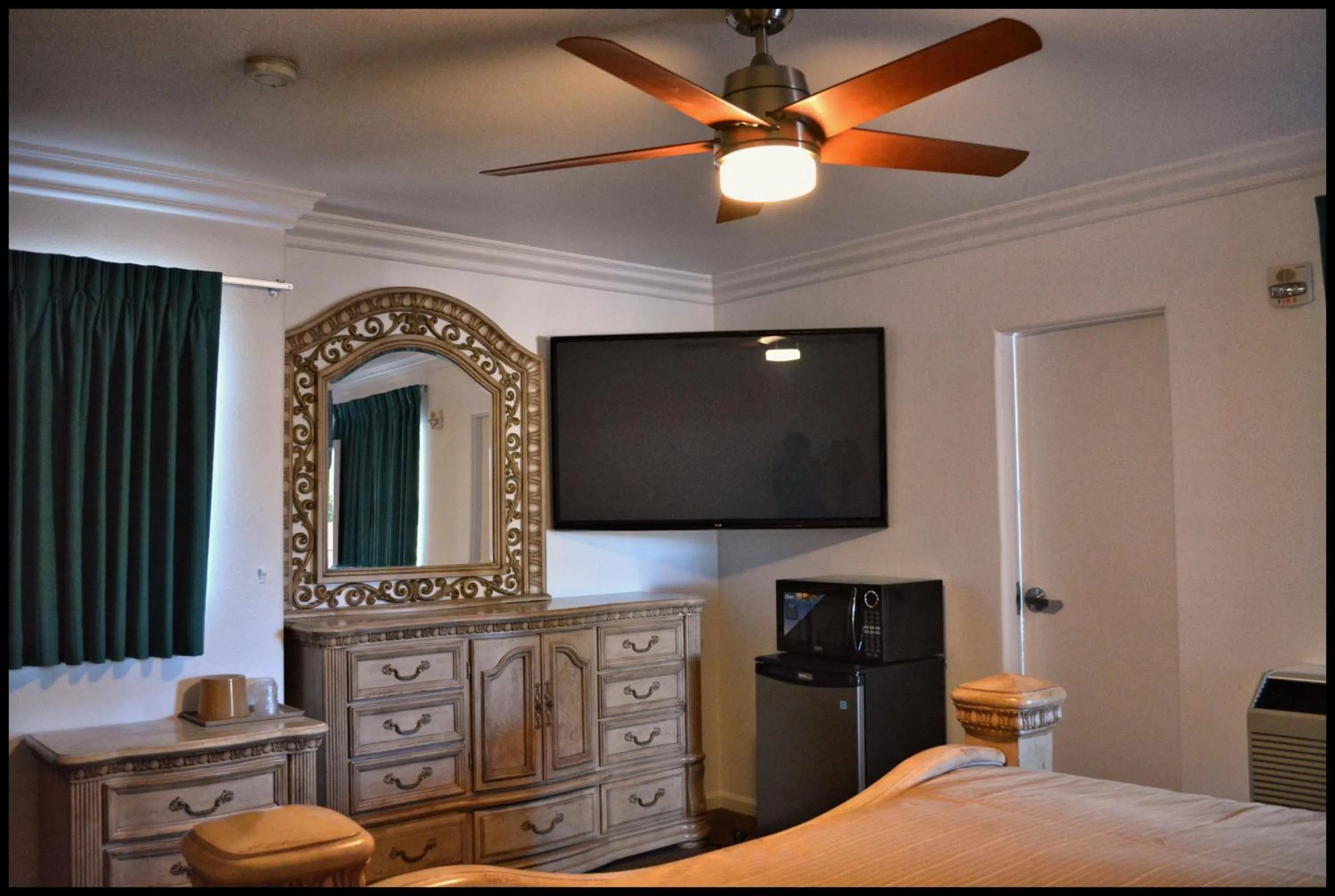 TV and multimedia, Bed in Sunset Motel