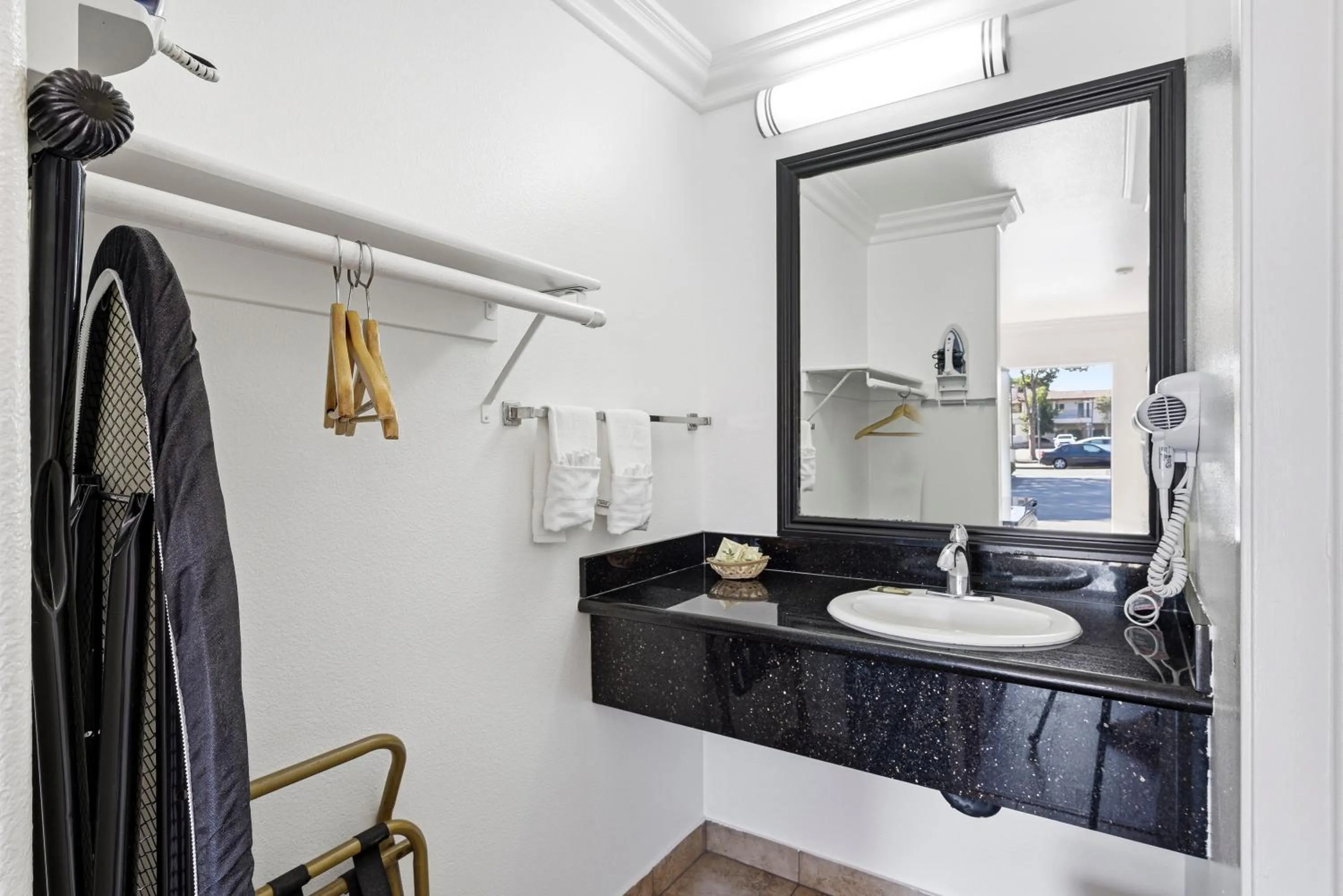 Bathroom in Sunset Motel