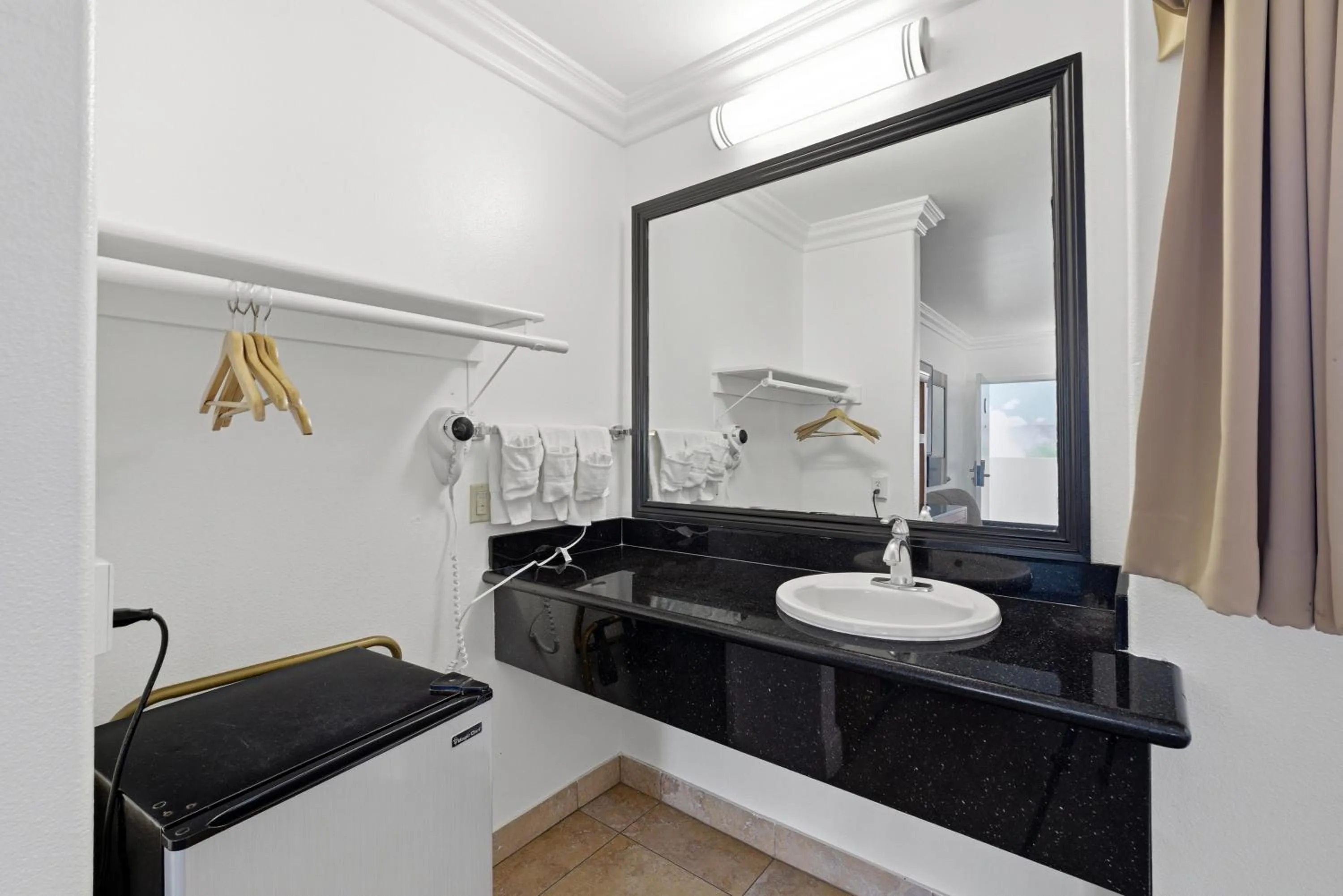 Bathroom in Sunset Motel