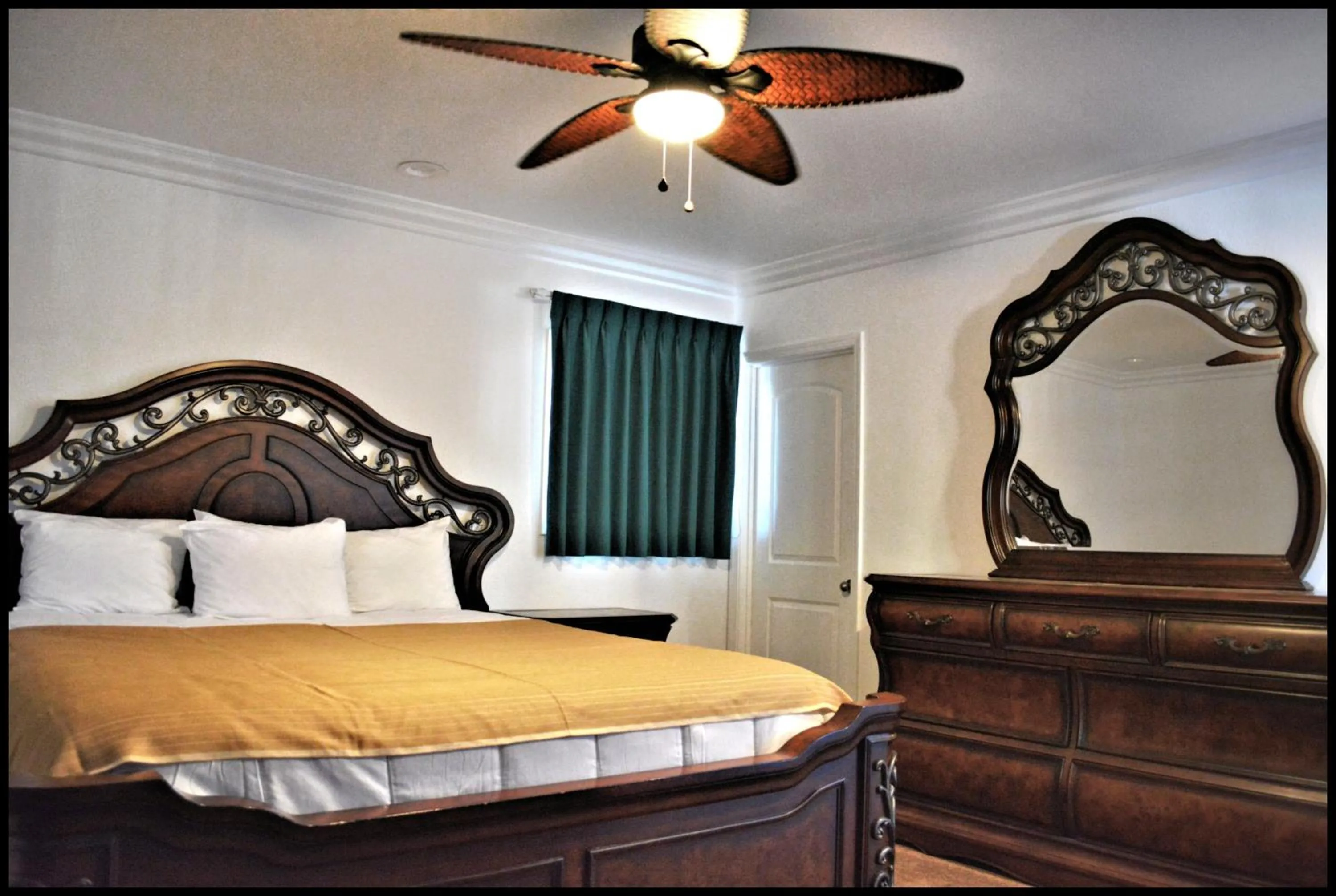 Bedroom, Bed in Sunset Motel