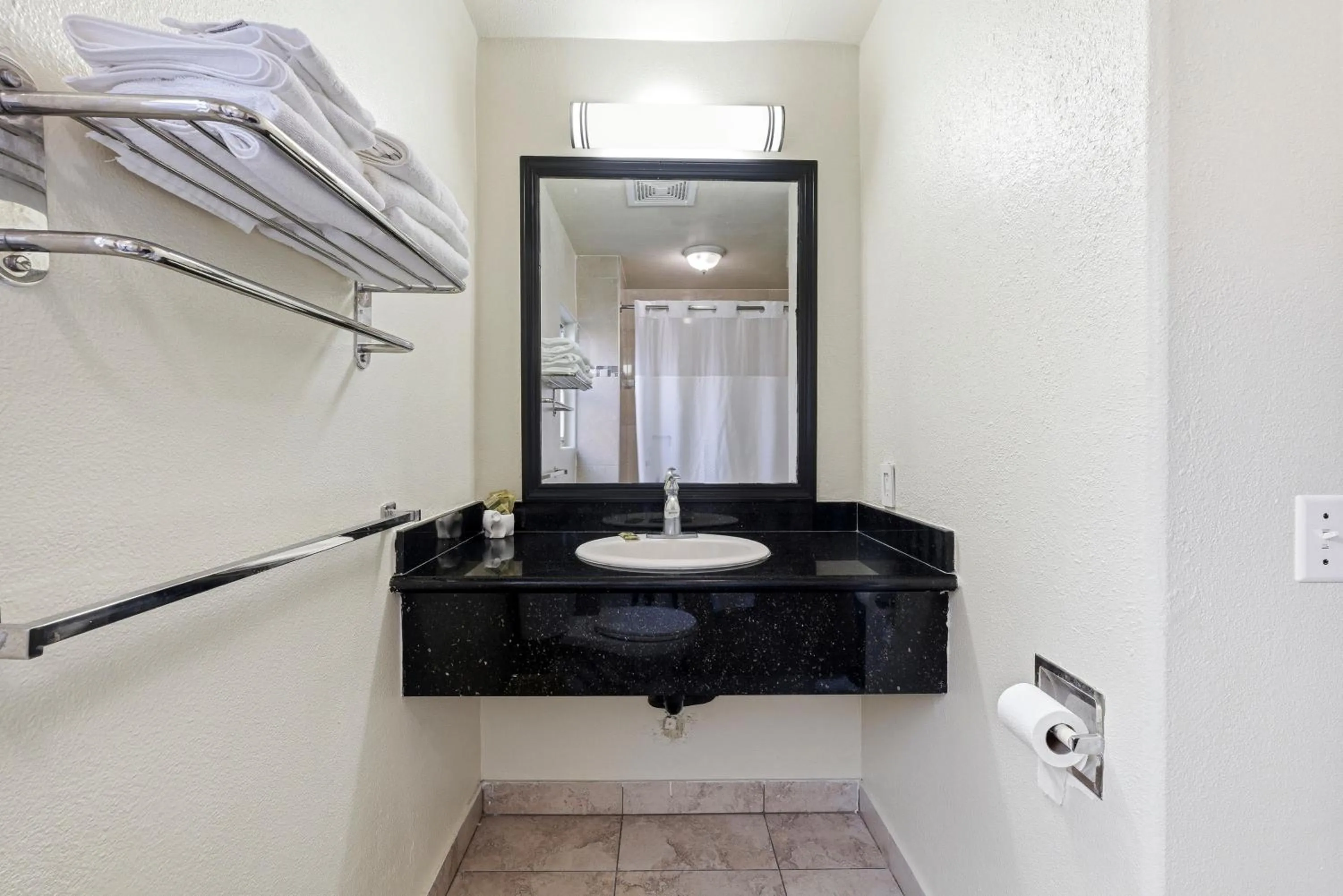 Bathroom in Sunset Motel