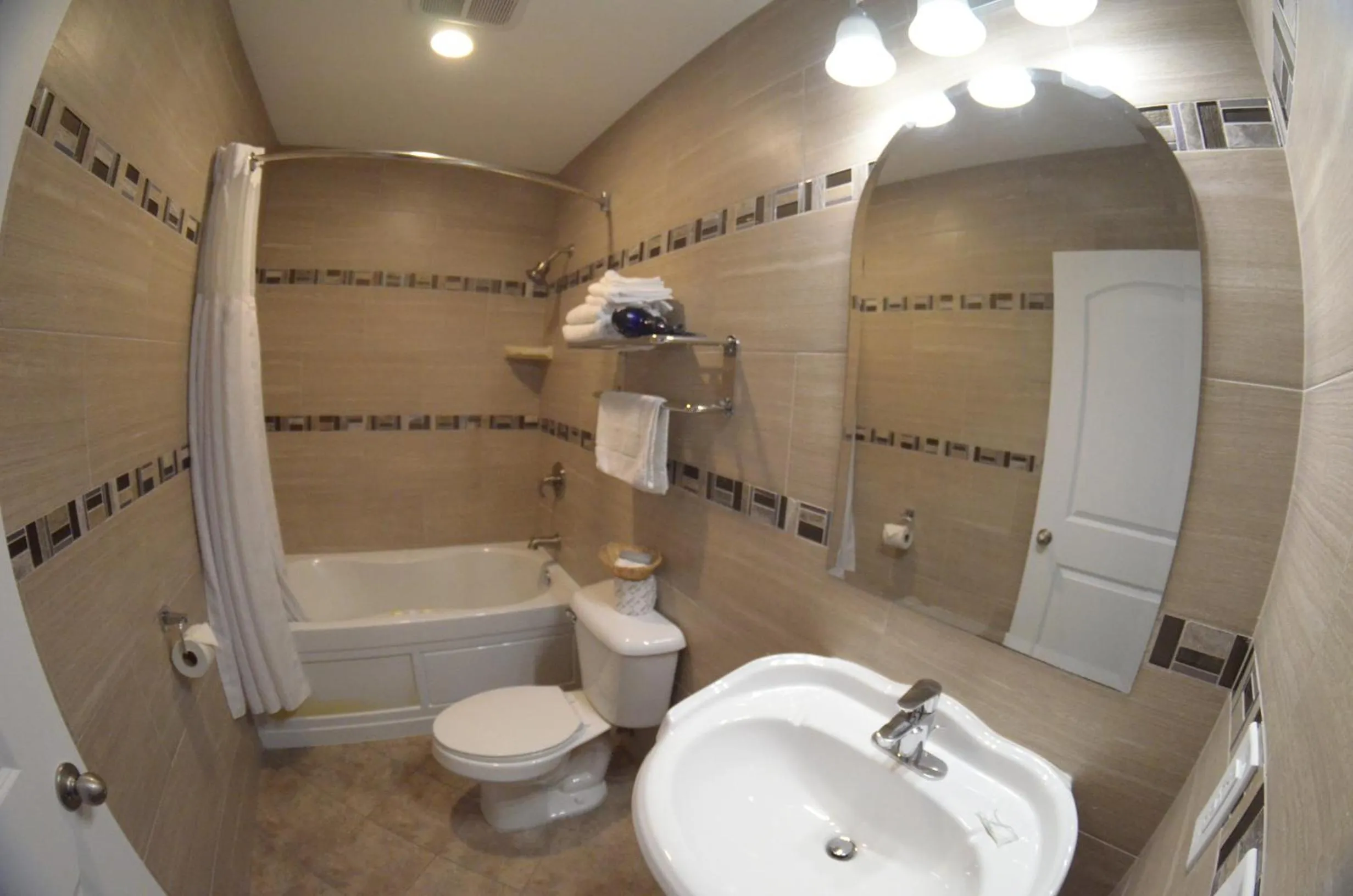 Bathroom in Sunset Motel