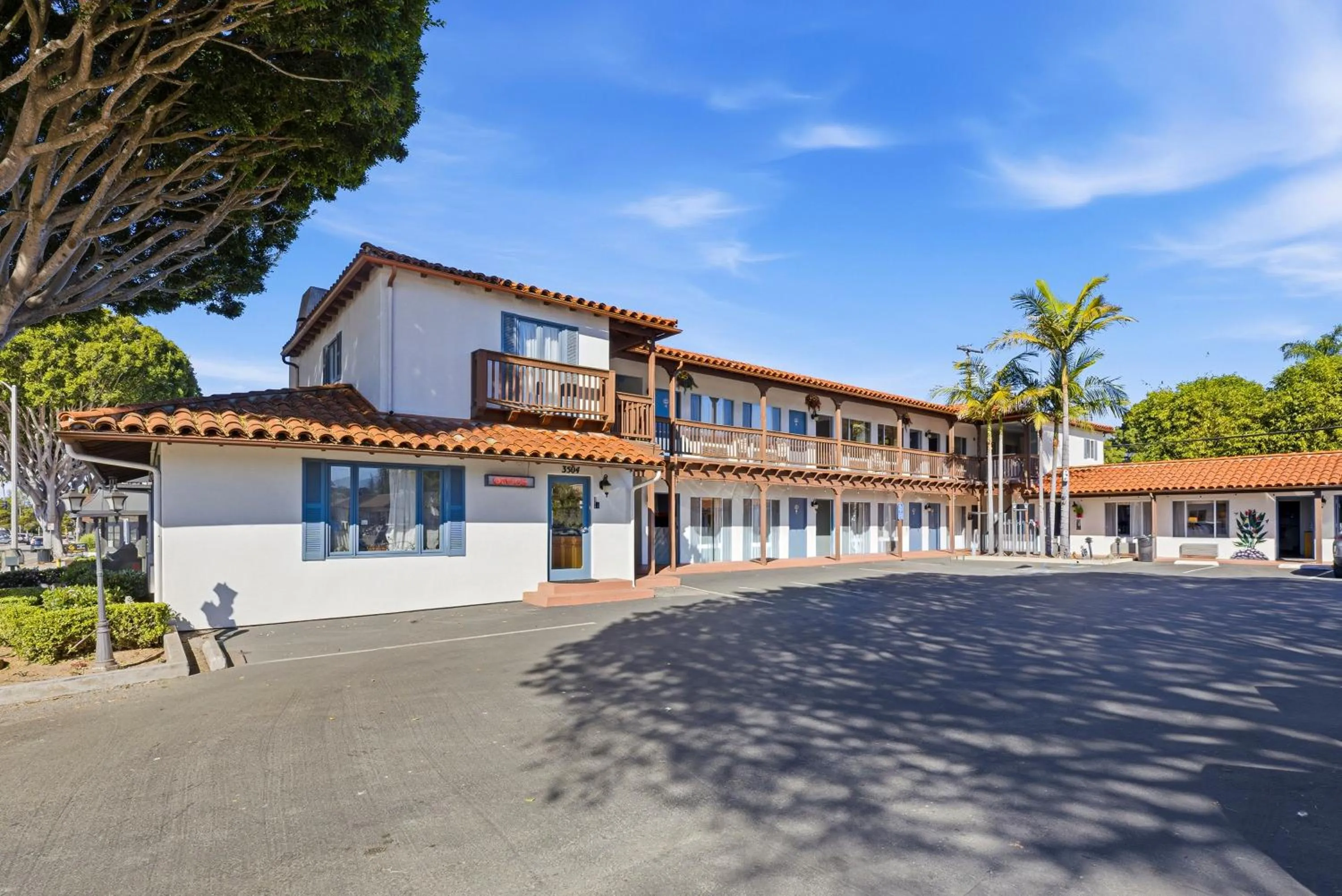 Property building in Sunset Motel