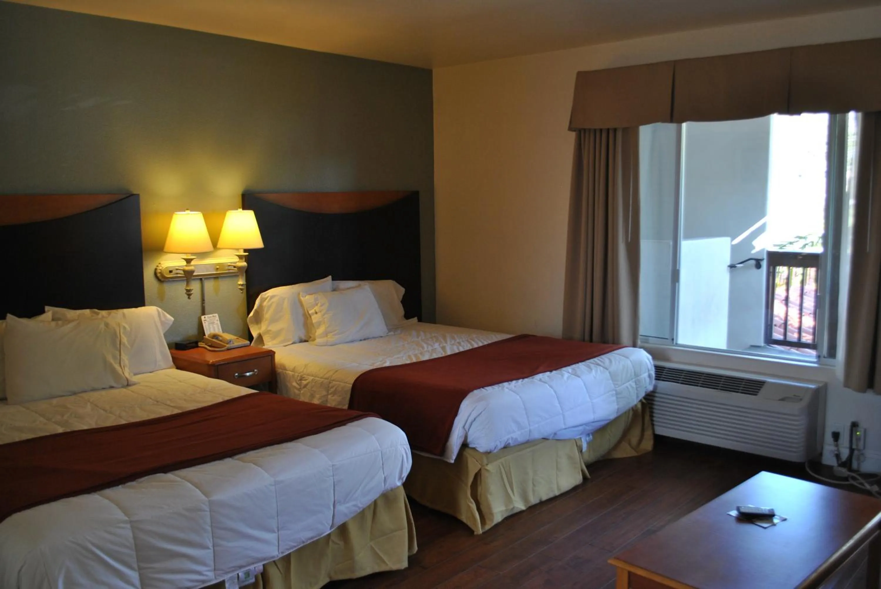 Bedroom, Bed in Sunset Motel