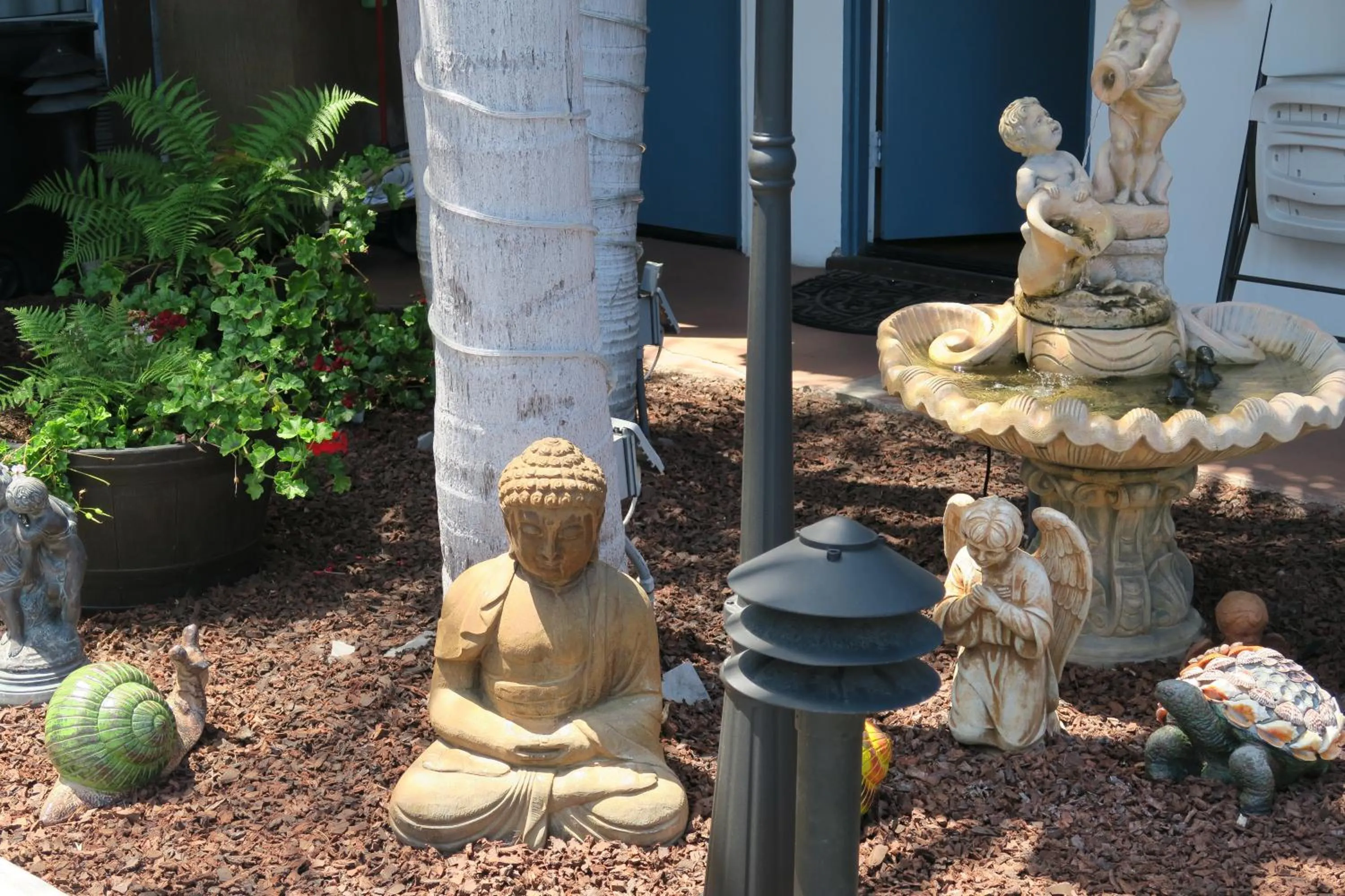 Decorative detail in Sunset Motel