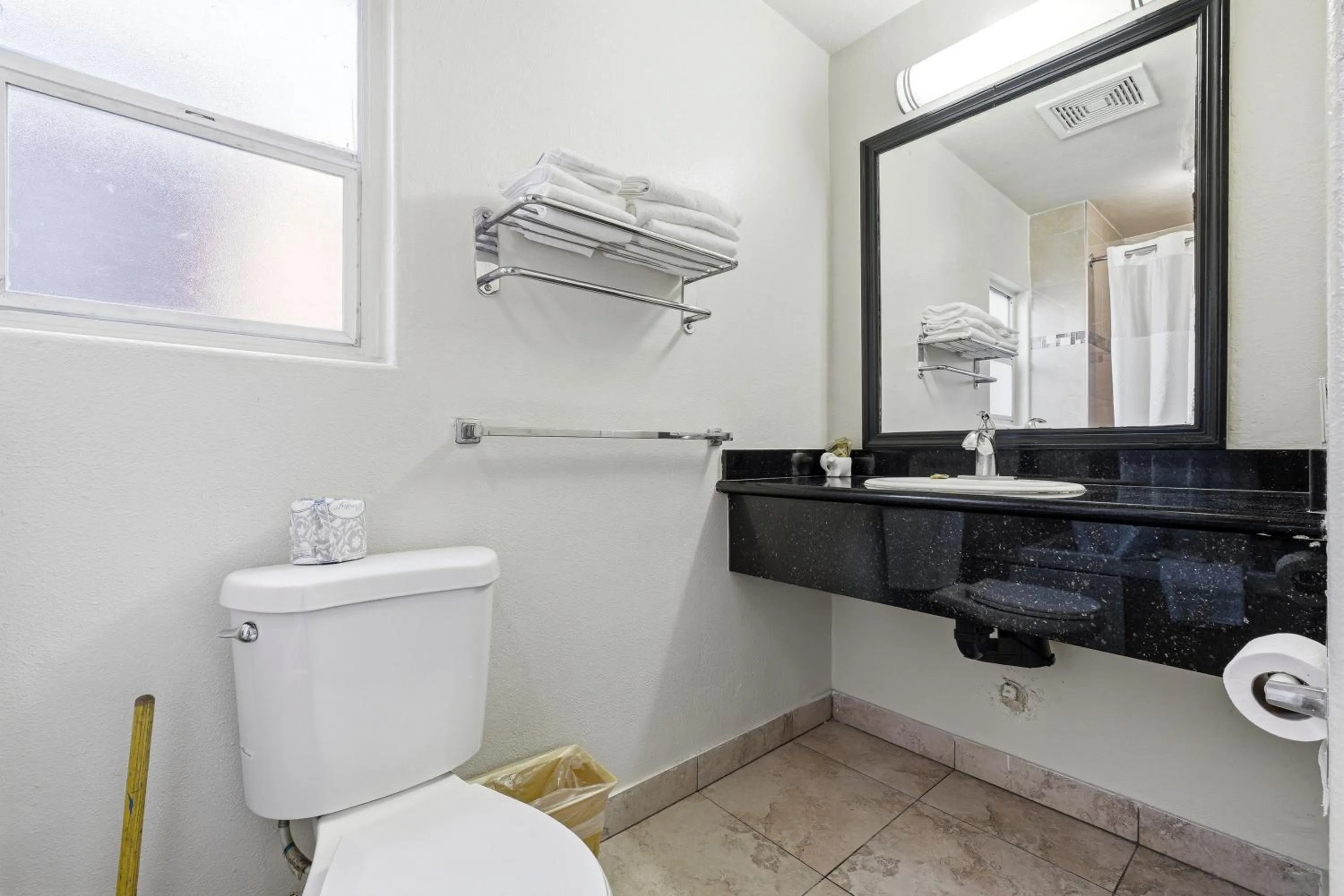 Bathroom in Sunset Motel