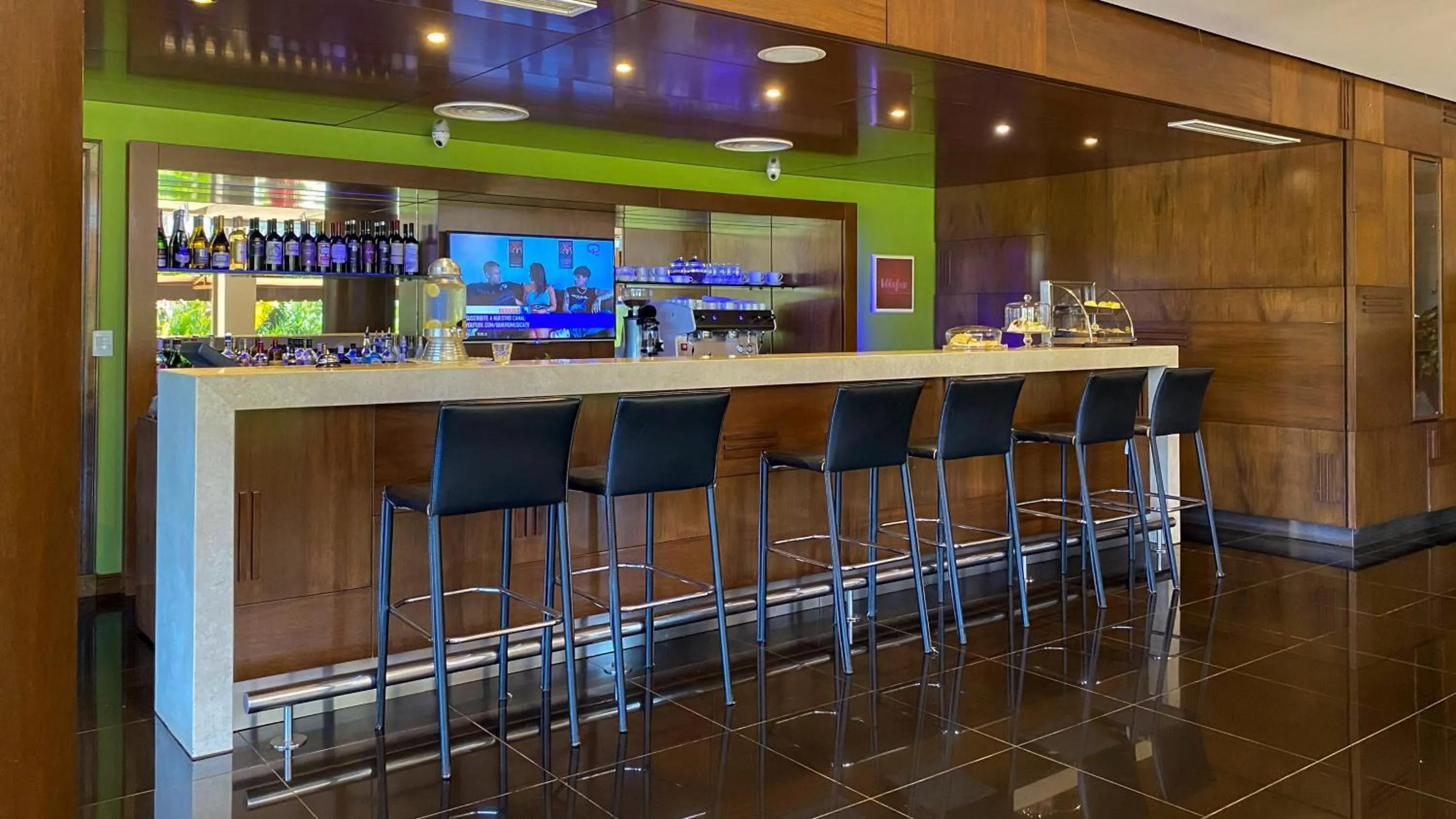 Restaurant/places to eat in Grand Crucero Hotel