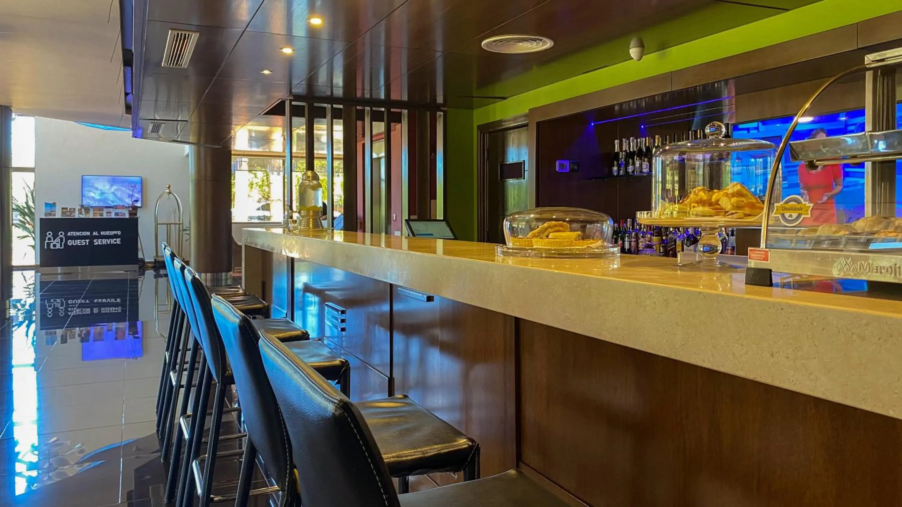 Restaurant/places to eat in Grand Crucero Hotel