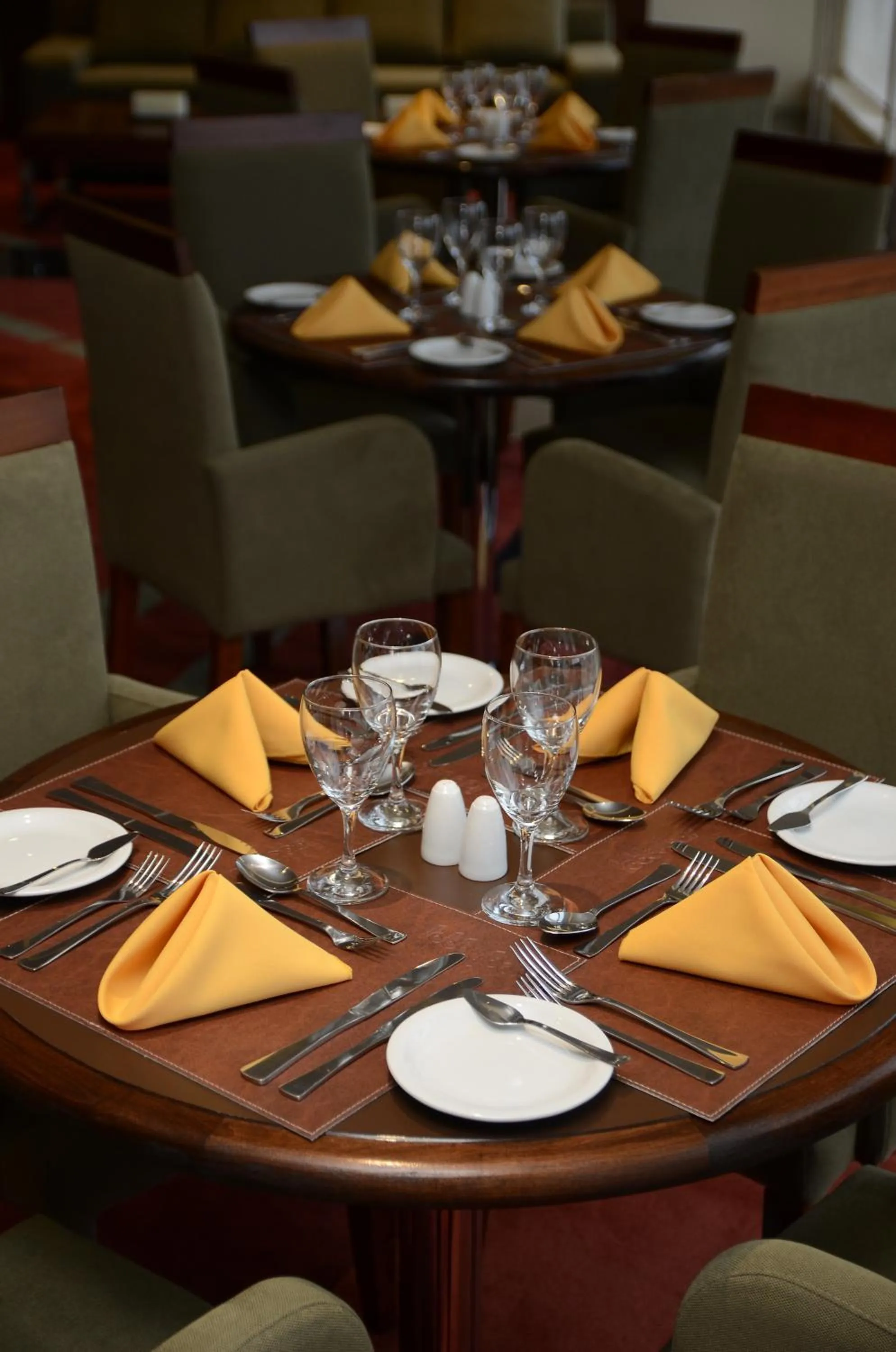 Restaurant/places to eat in Grand Crucero Hotel