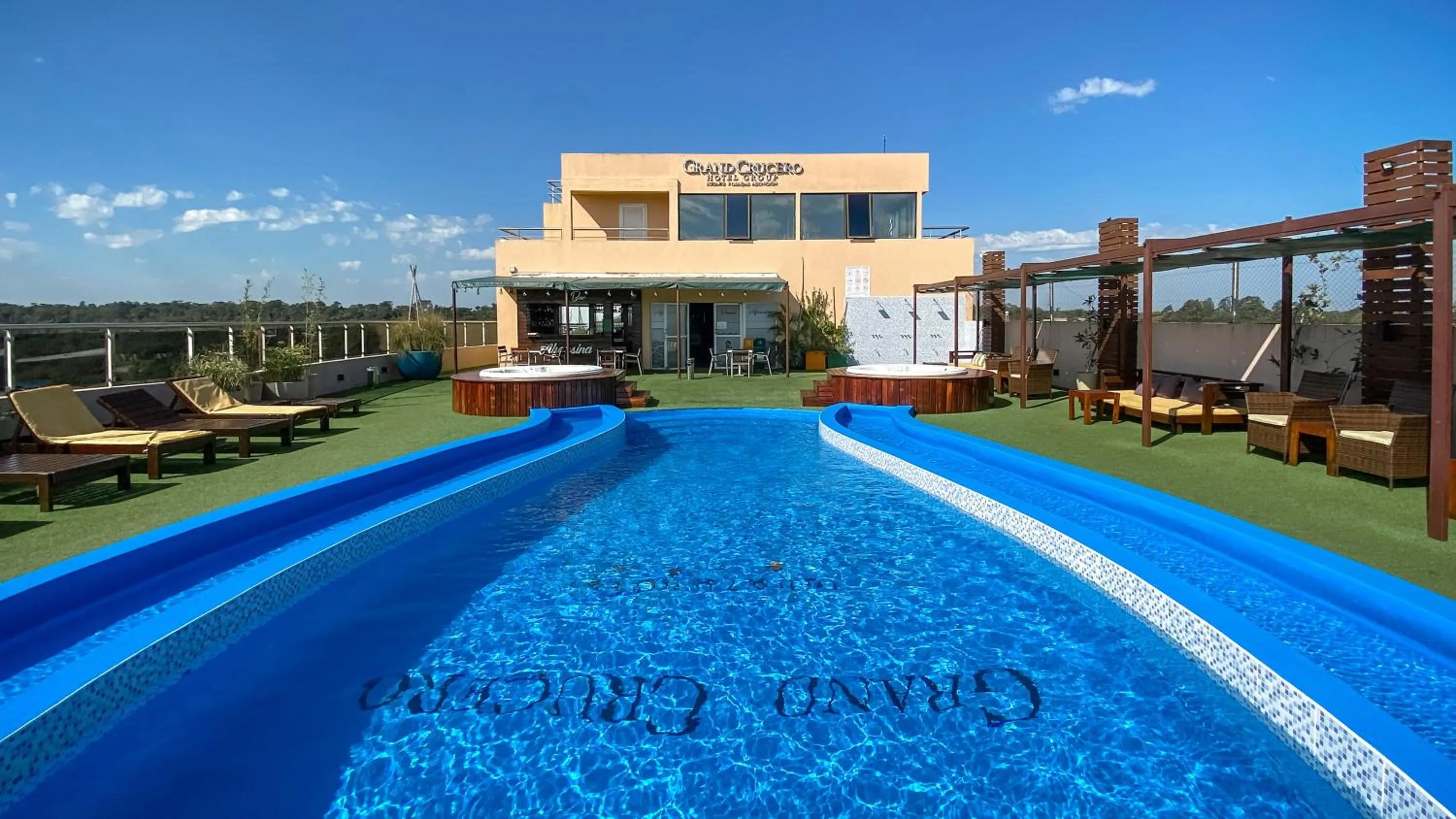 Swimming pool in Grand Crucero Hotel