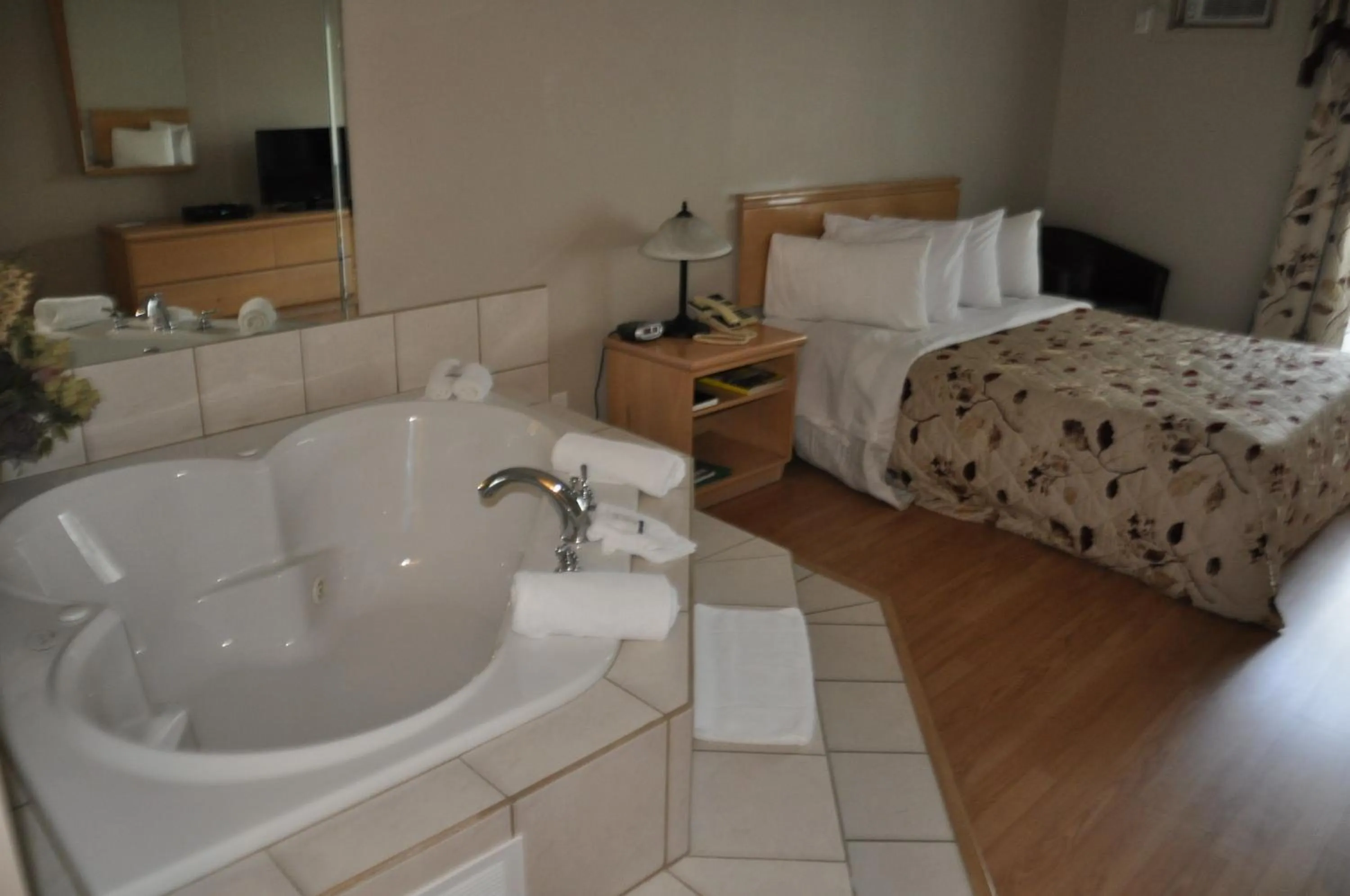 Bedroom, Bed in Motel les Pignons Verts