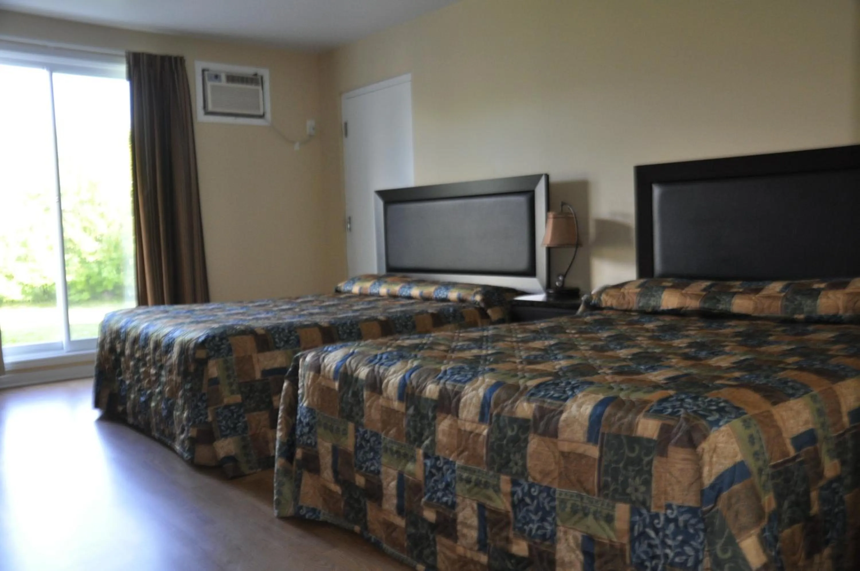 Bedroom, Bed in Motel les Pignons Verts