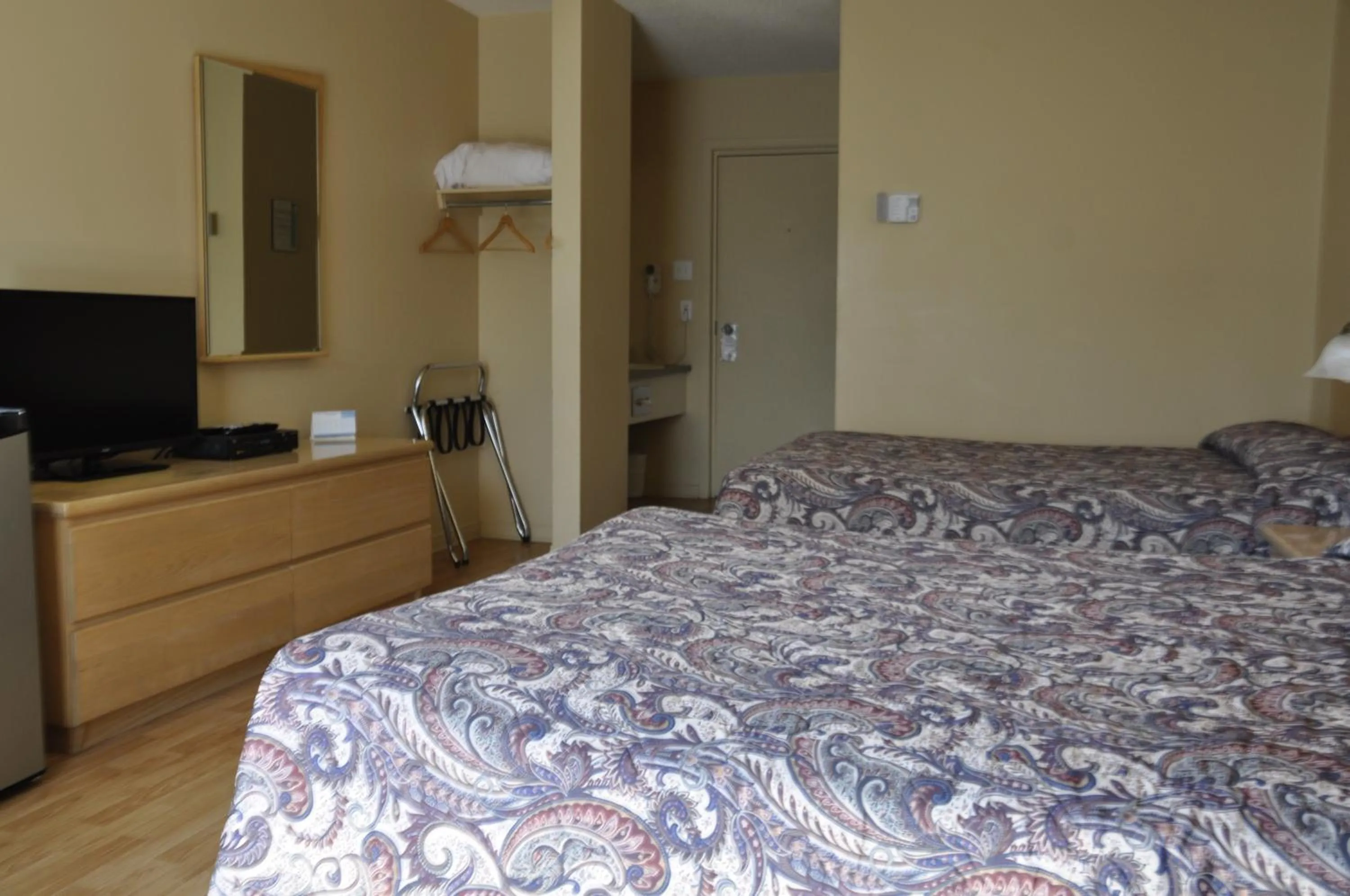 Bedroom, Bed in Motel les Pignons Verts