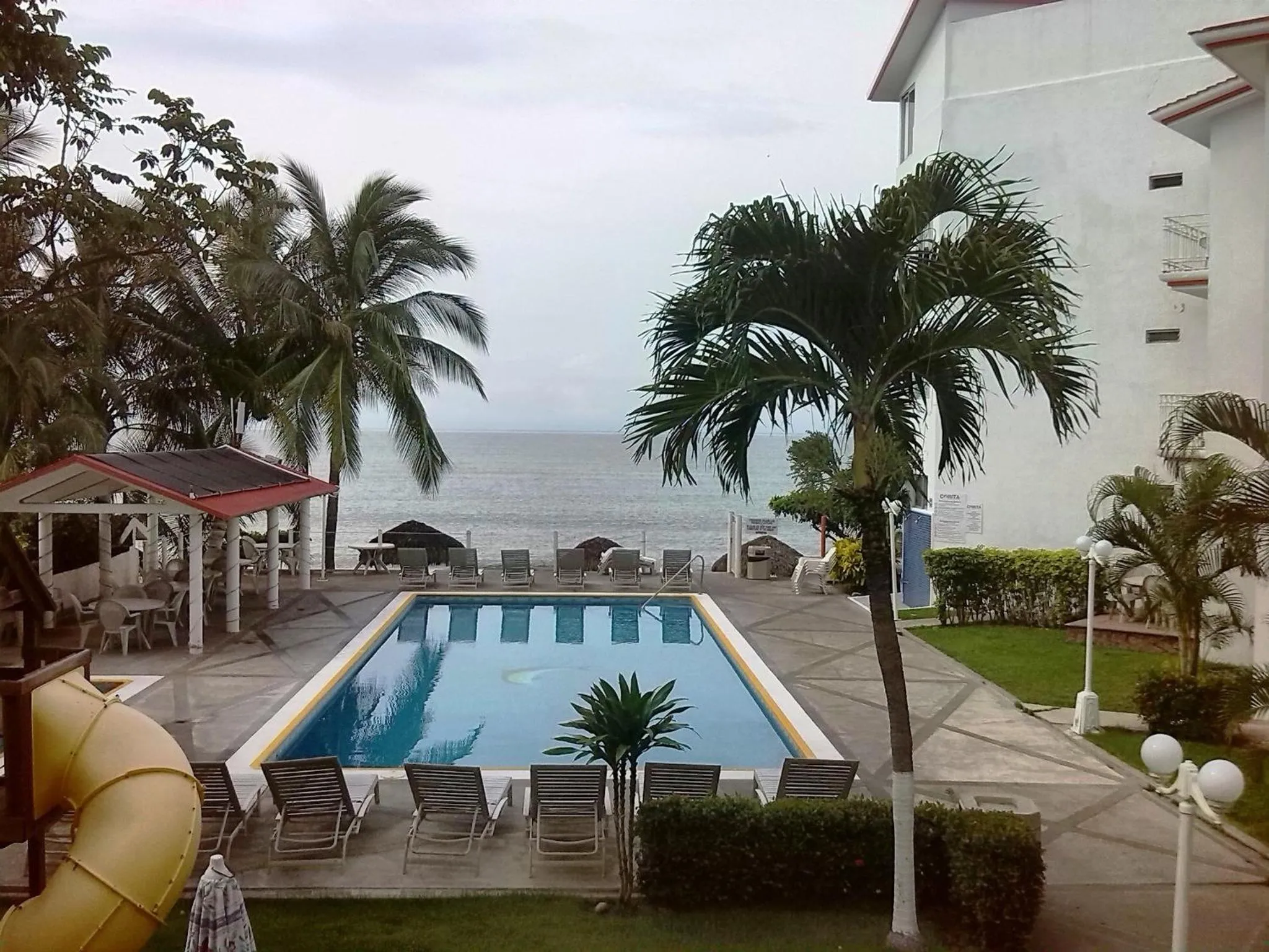 Swimming pool in Hotel y Suites Corita