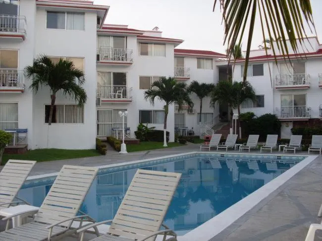 Swimming pool in Hotel y Suites Corita