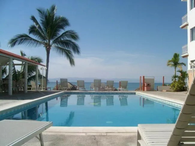 Swimming pool in Hotel y Suites Corita