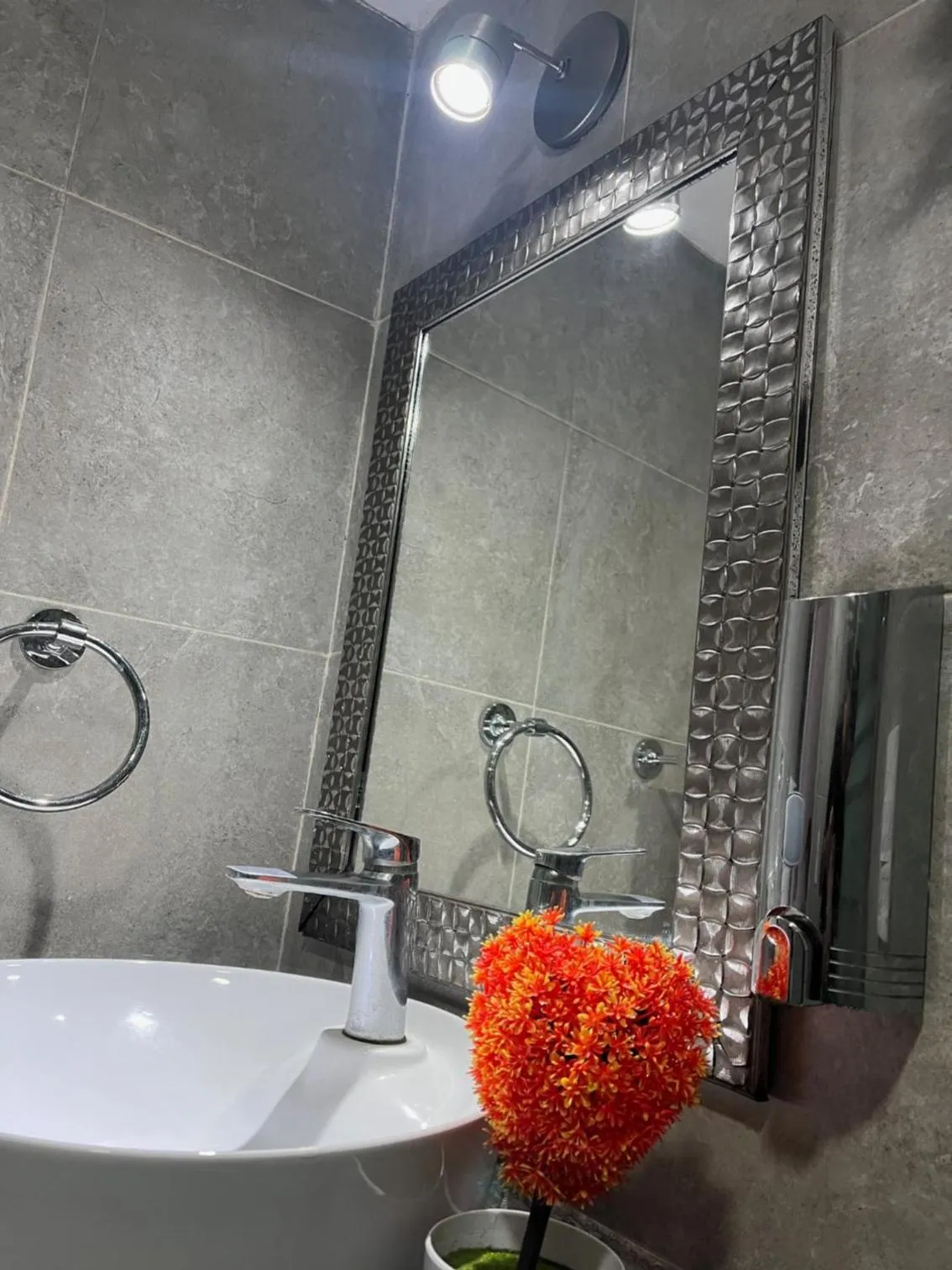 Shower in Hotel Venedik