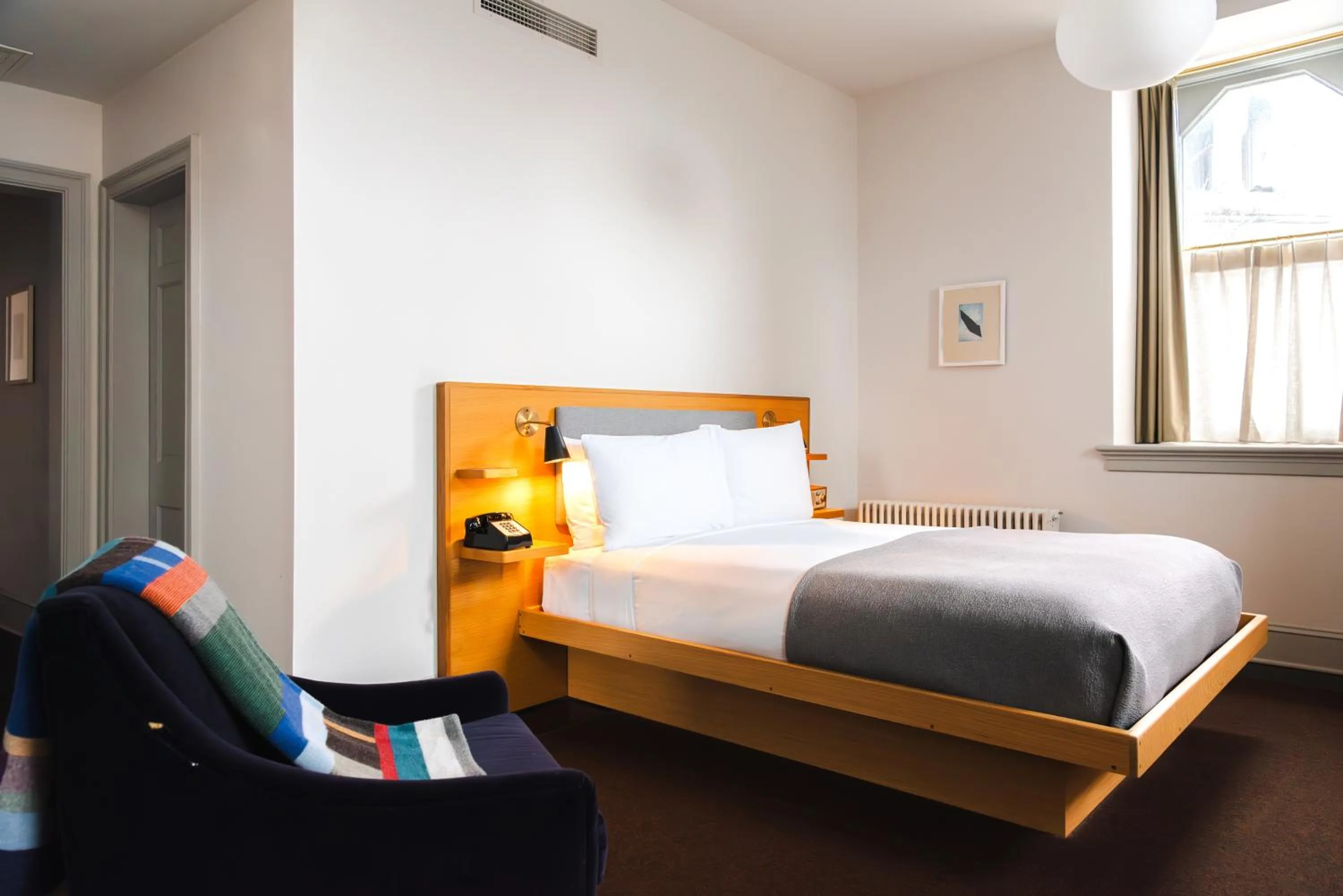 Bed in Hotel Kinsley