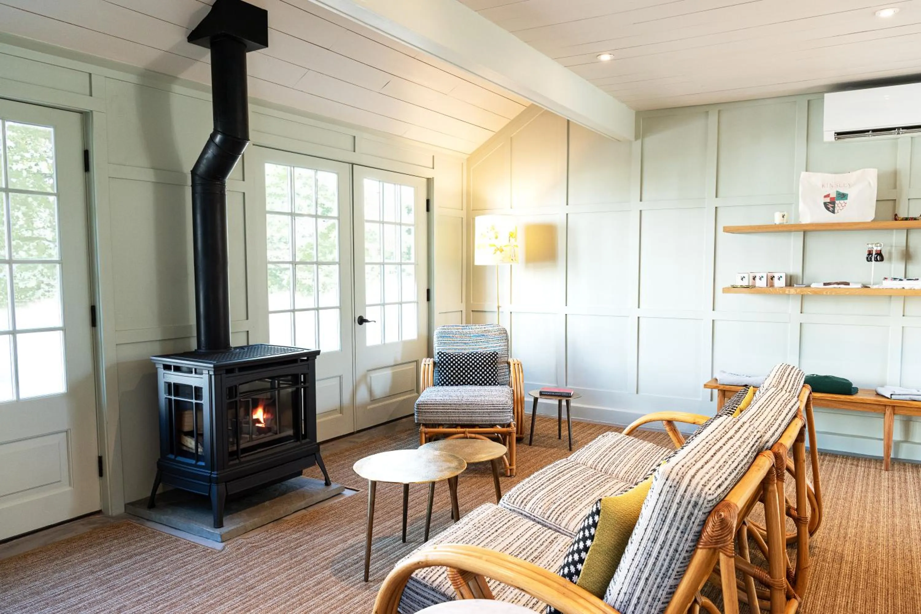 Communal lounge/ TV room in Hotel Kinsley