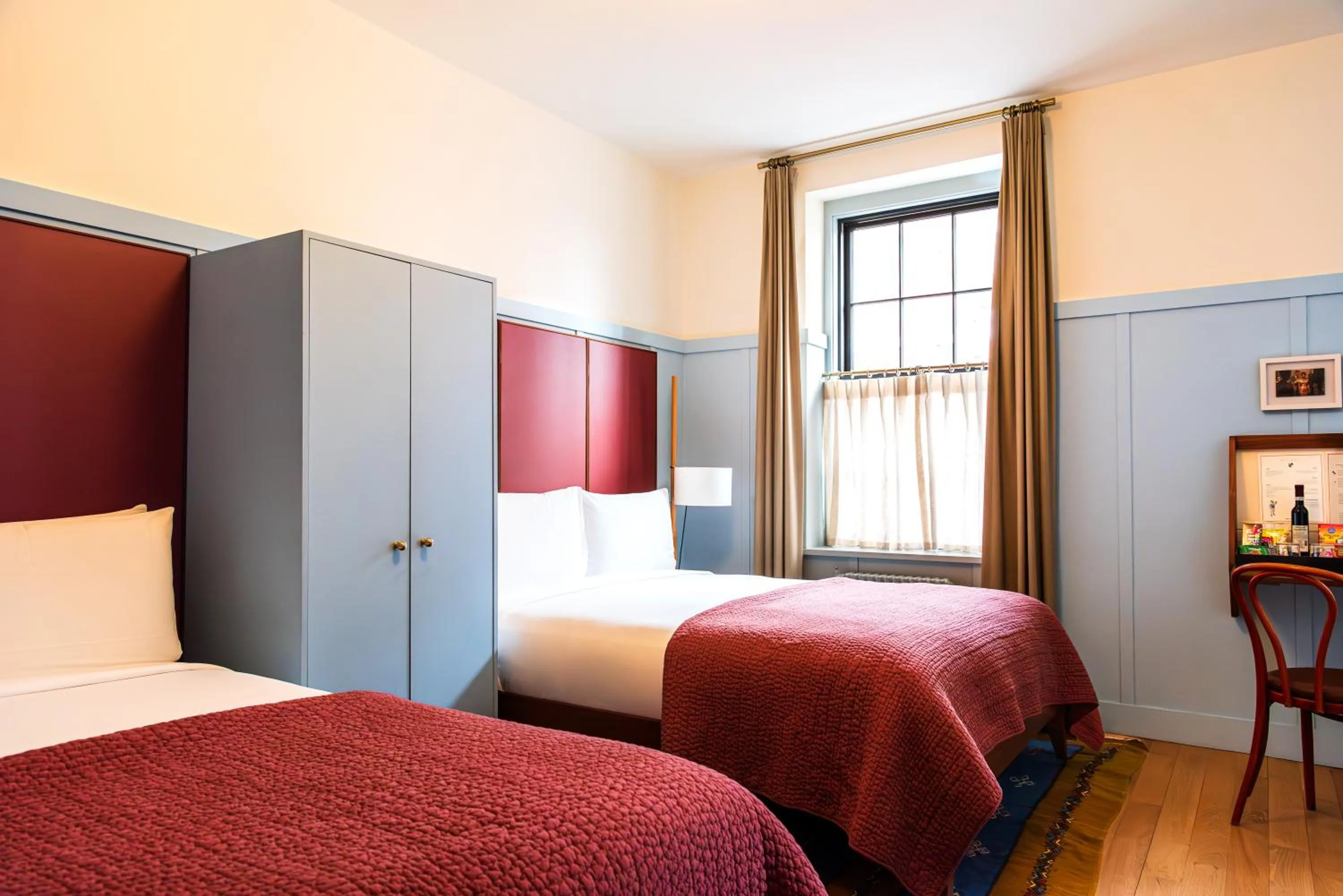 Bed in Hotel Kinsley