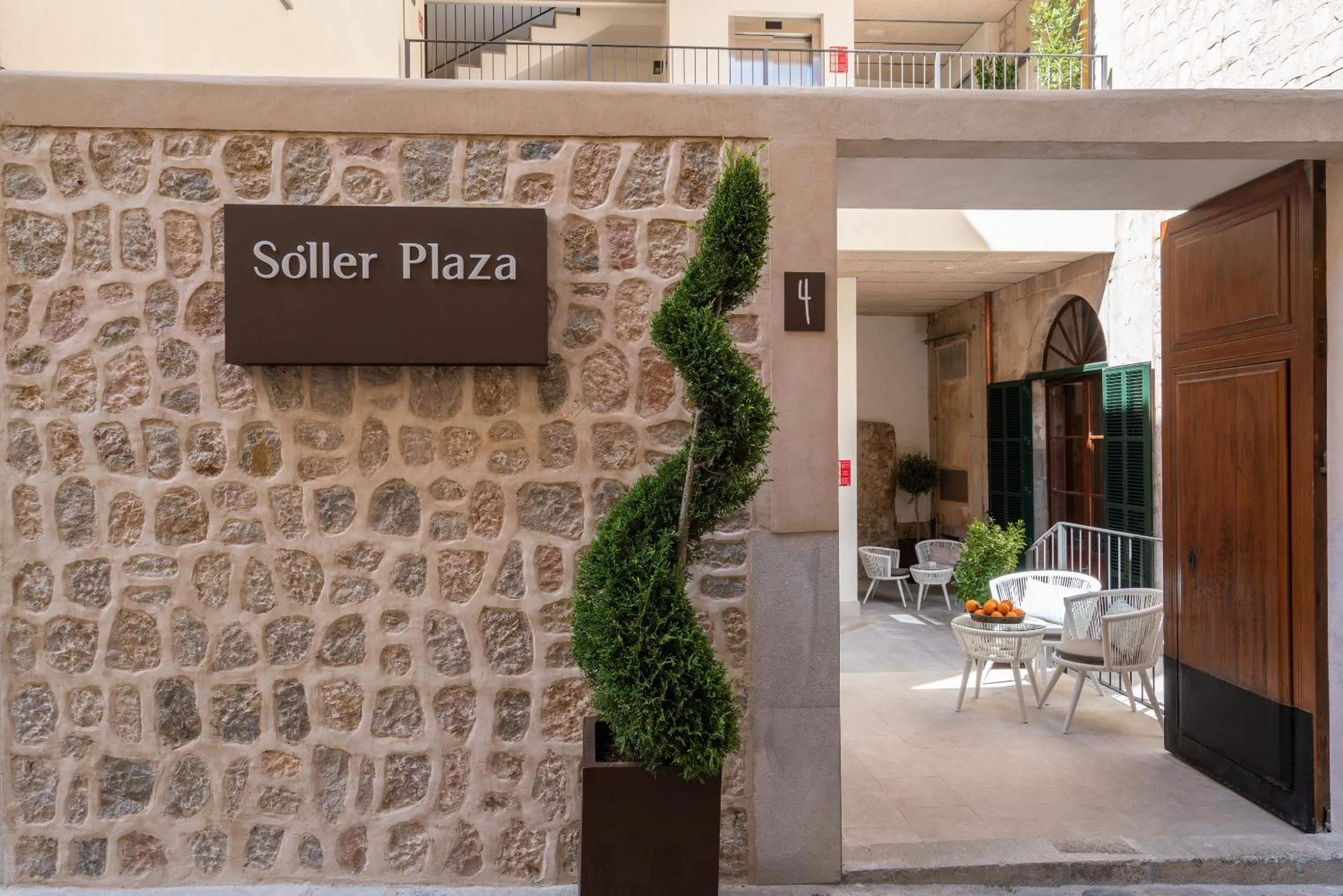 Facade/entrance in Soller Plaza