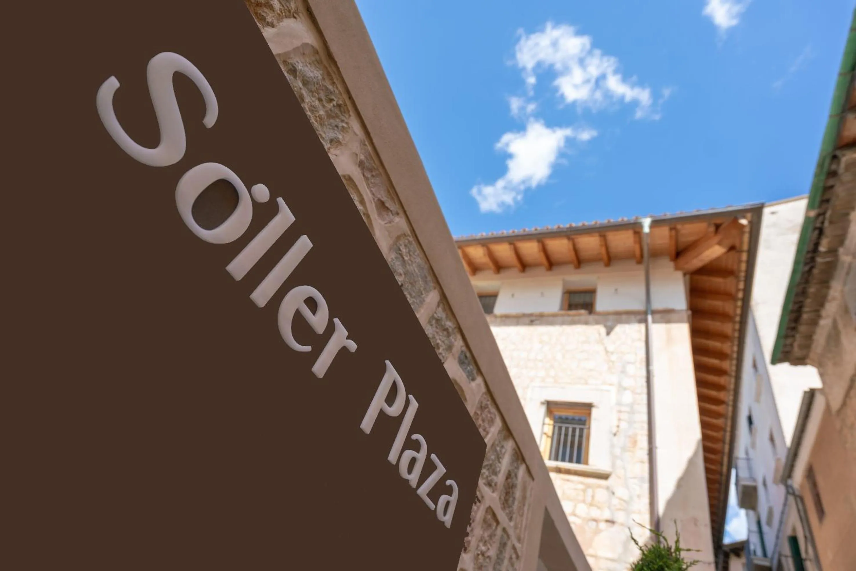 Property building in Soller Plaza