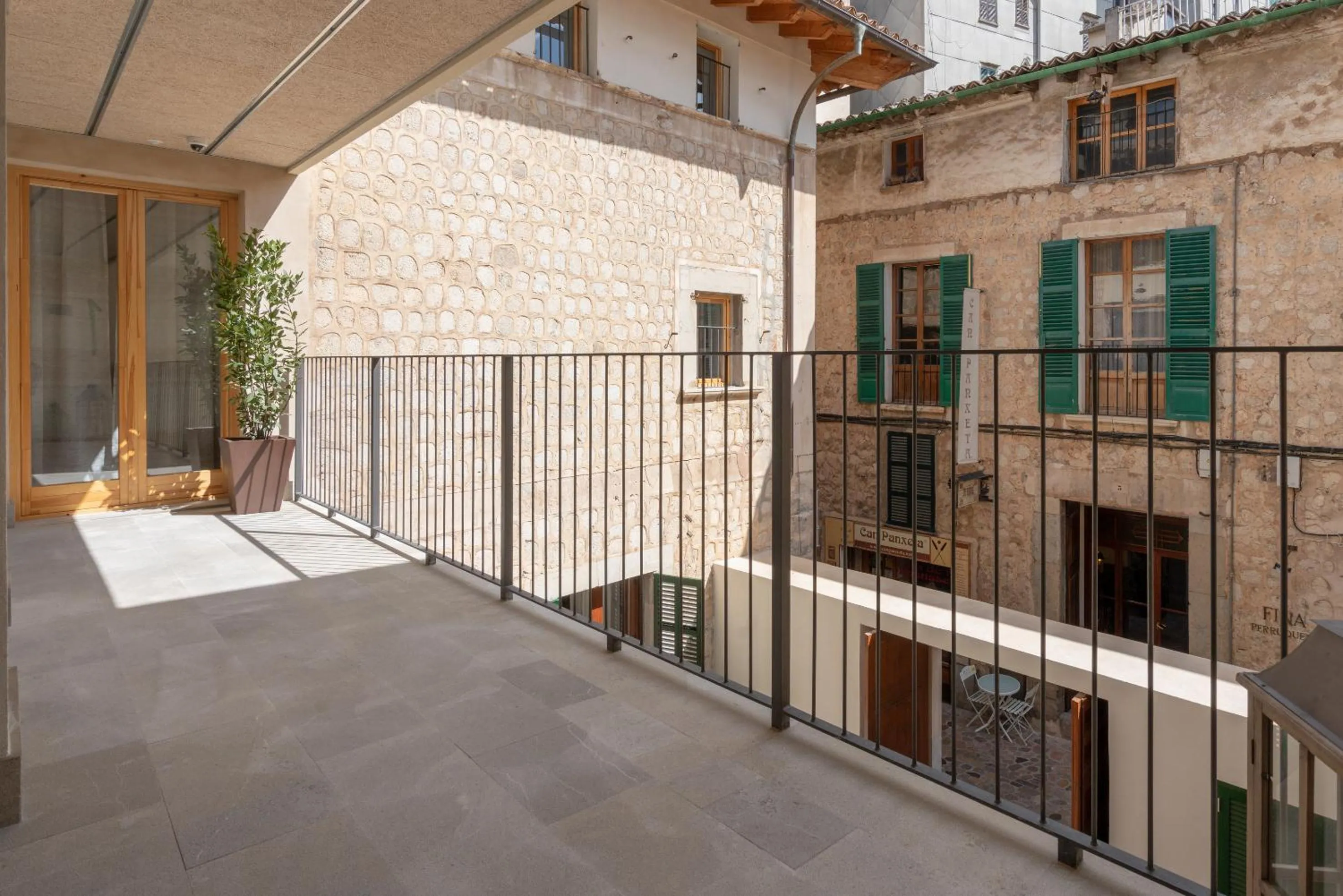 Property building in Soller Plaza