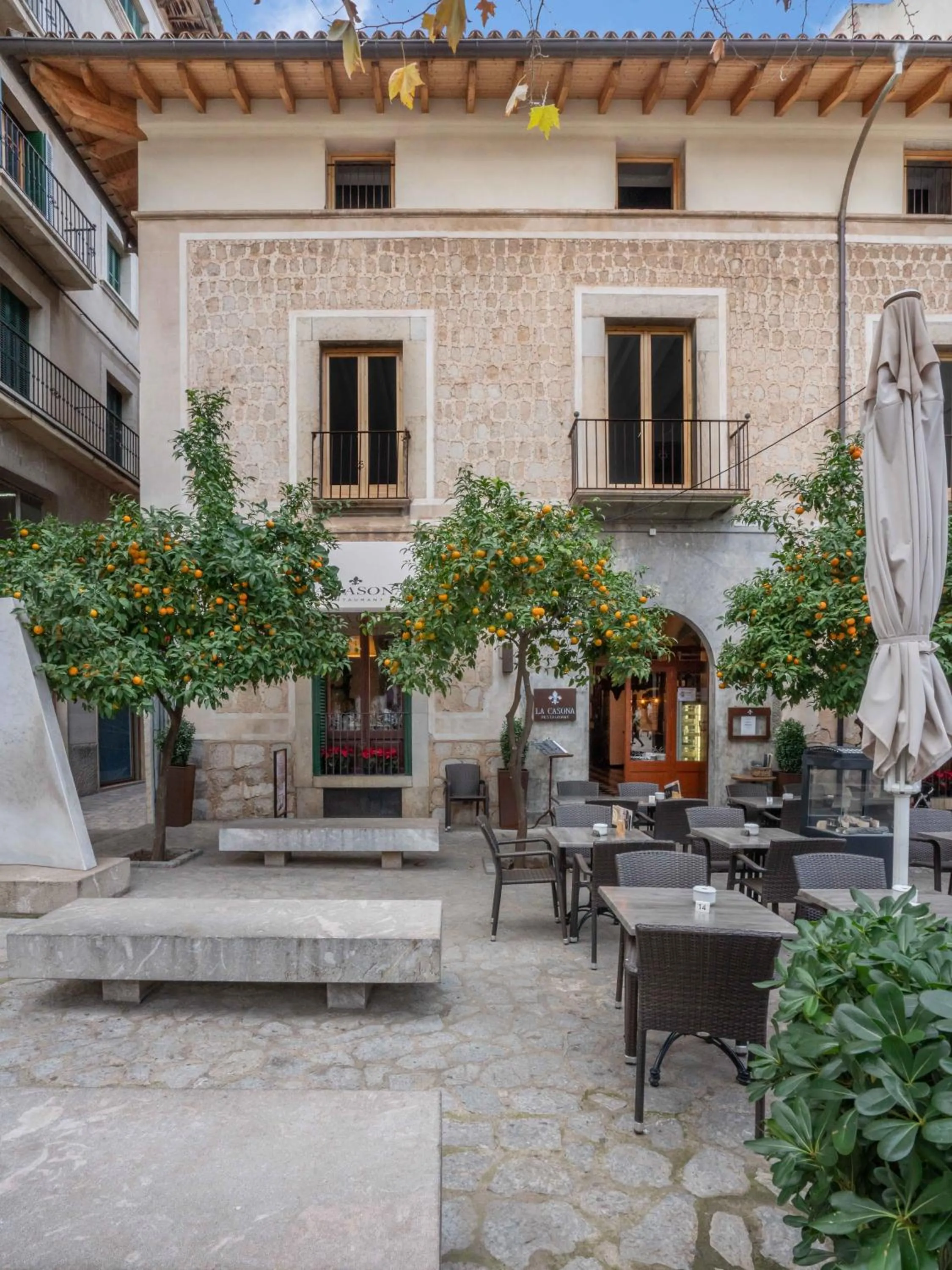 Property building in Soller Plaza