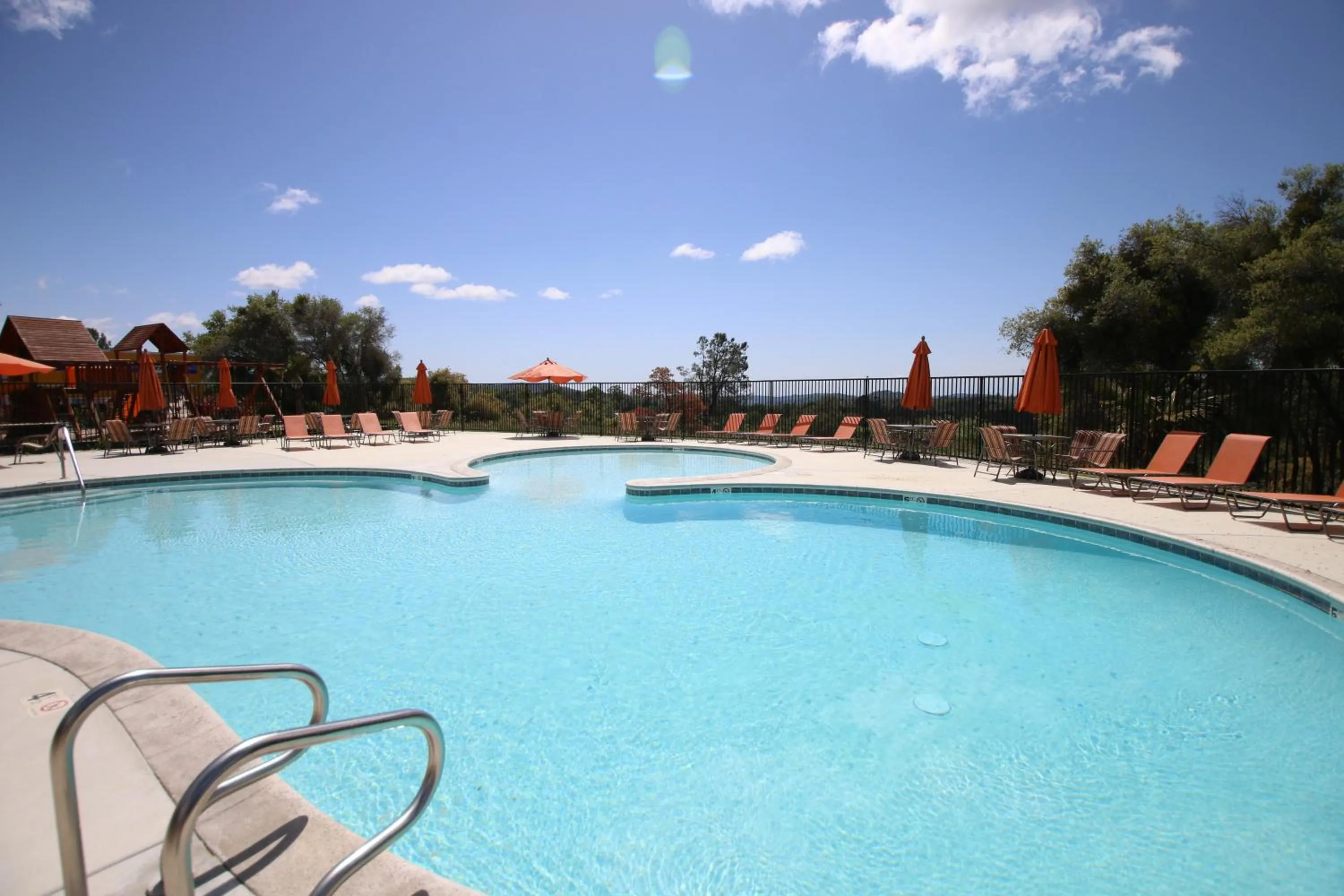 Swimming pool in Yosemite RV Resort