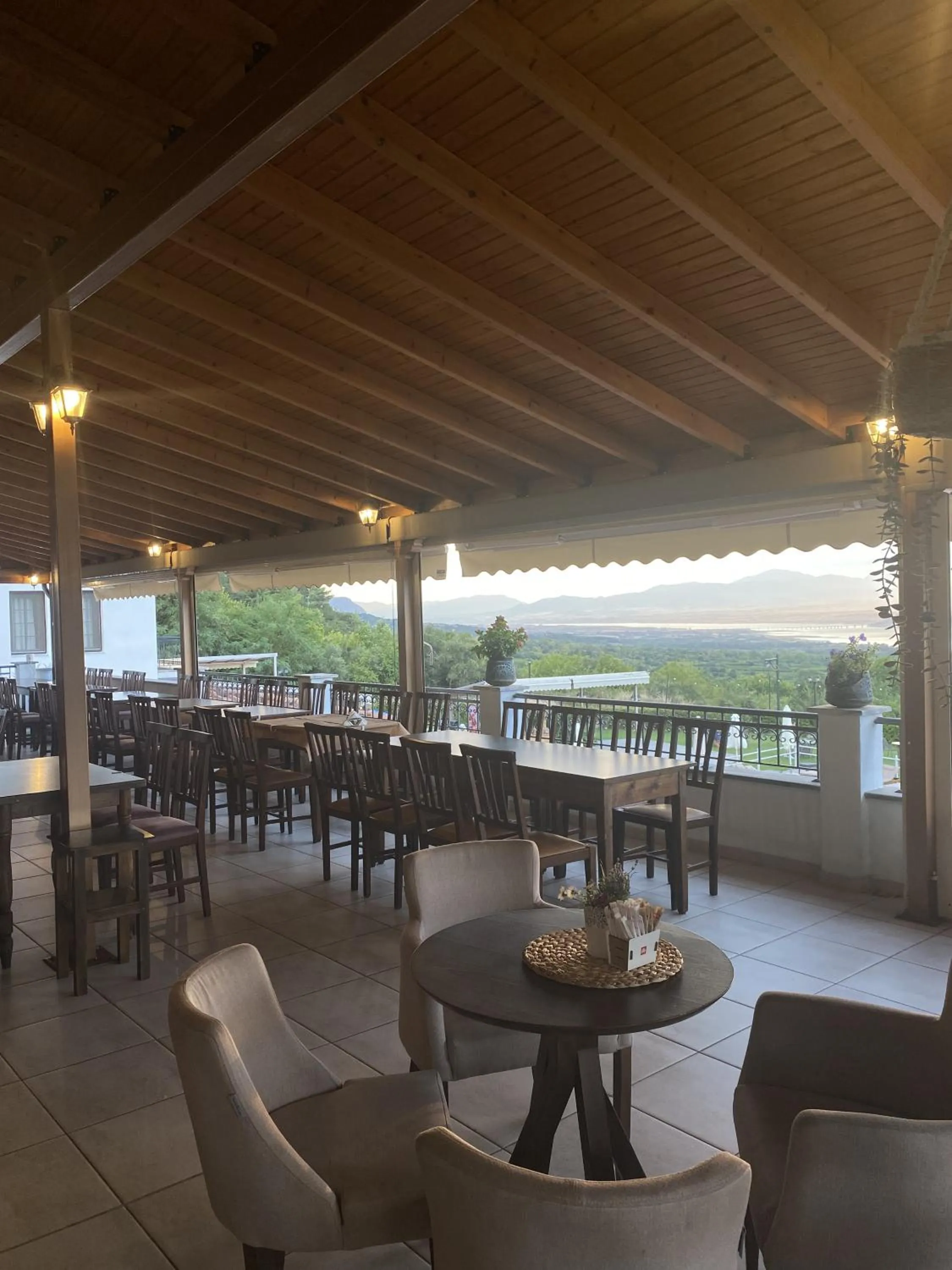 Restaurant/places to eat in Agnanti Hotel