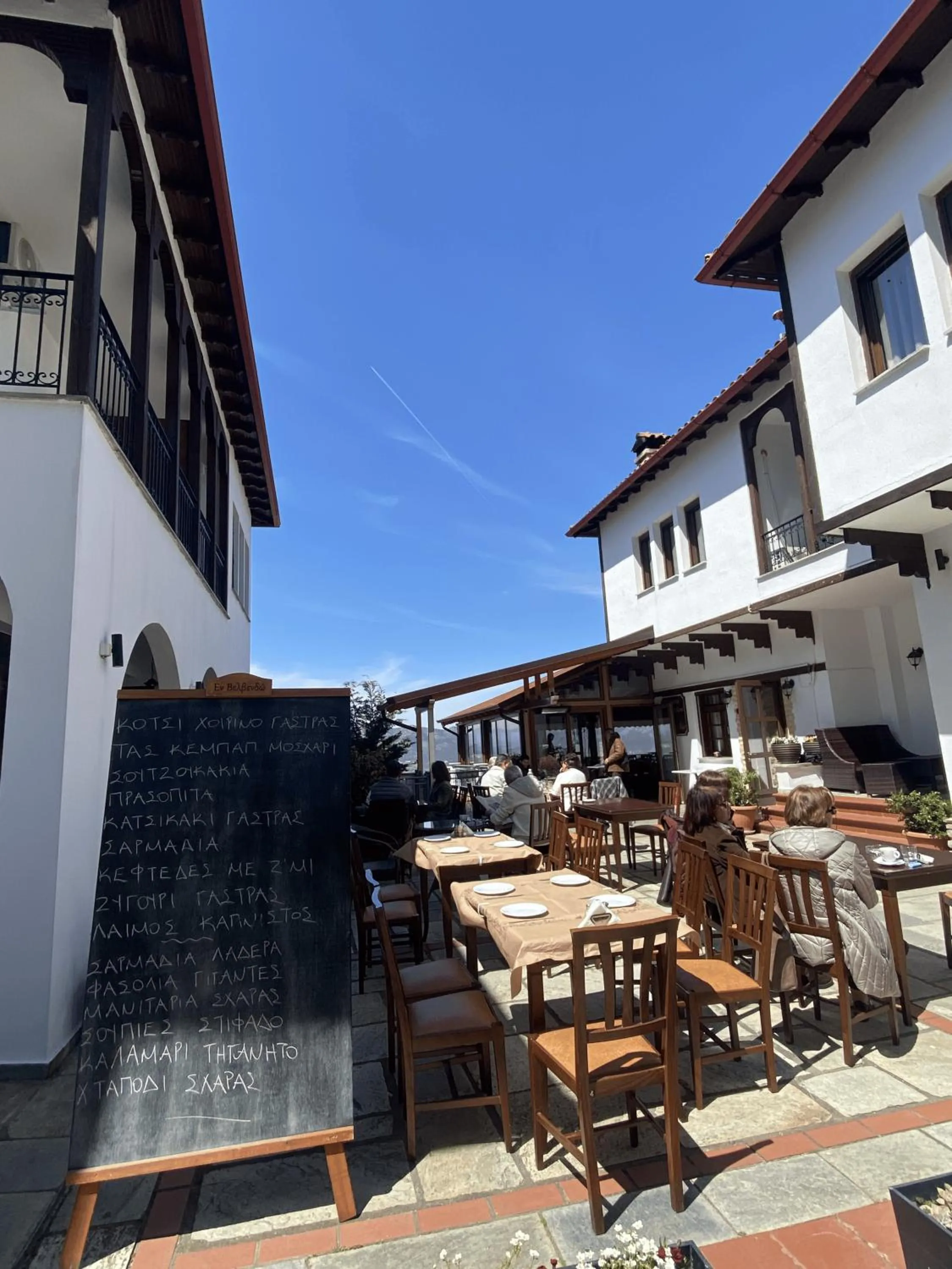 Restaurant/places to eat in Agnanti Hotel