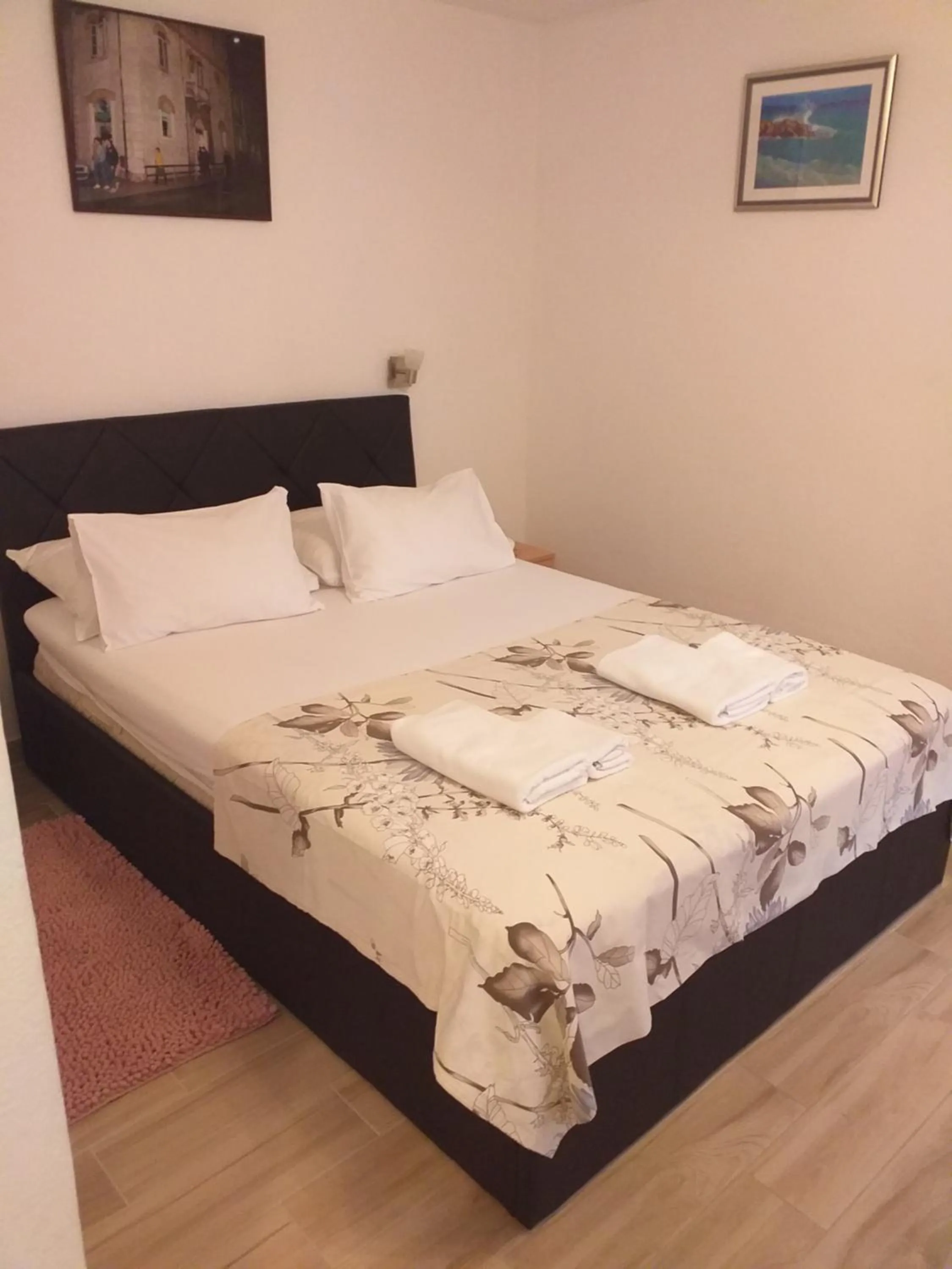 Bed in Apartments & room Ivica Split