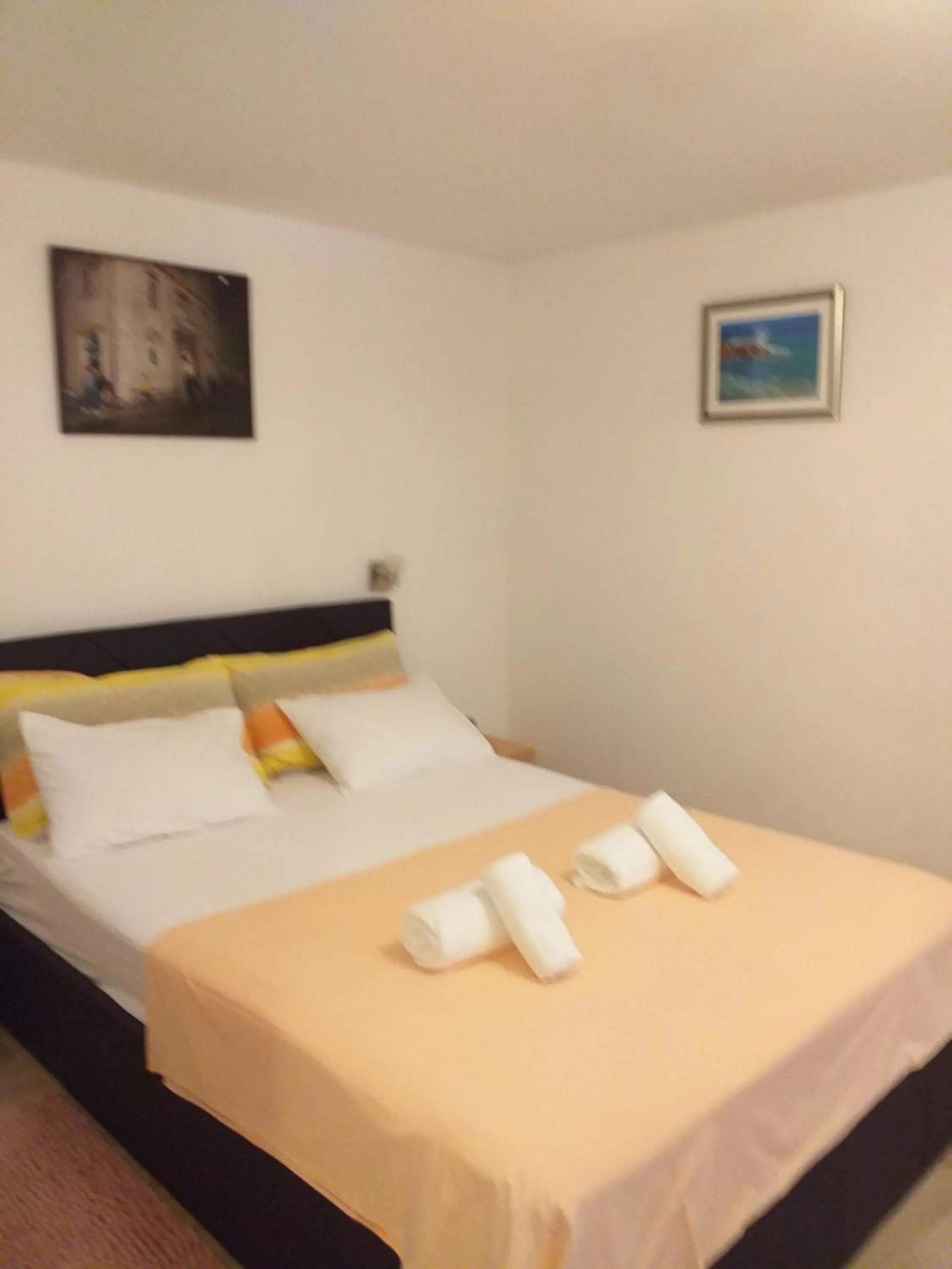 Bed in Apartments & room Ivica Split