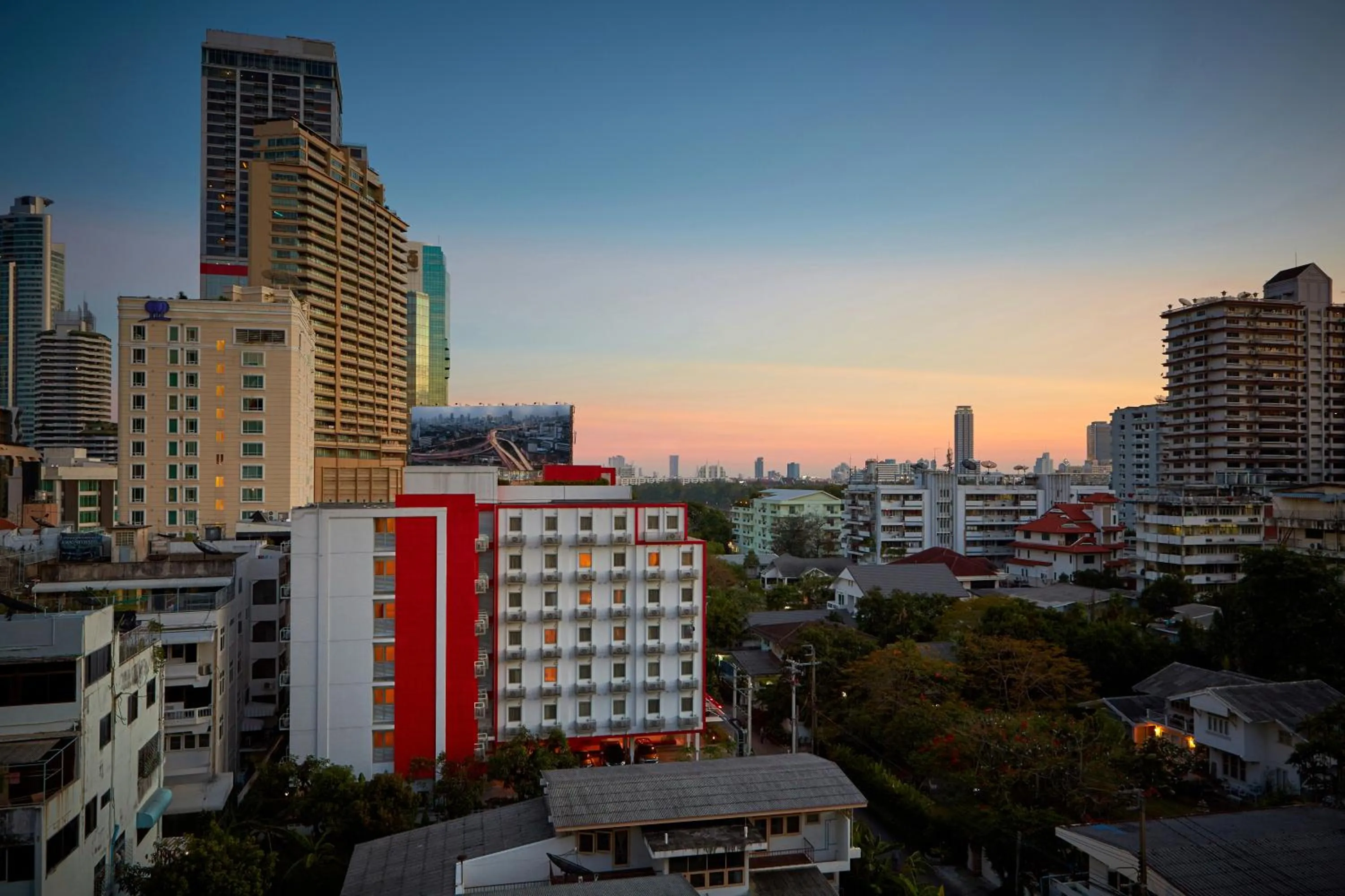 Property building in Easy Planet Bangkok Asoke