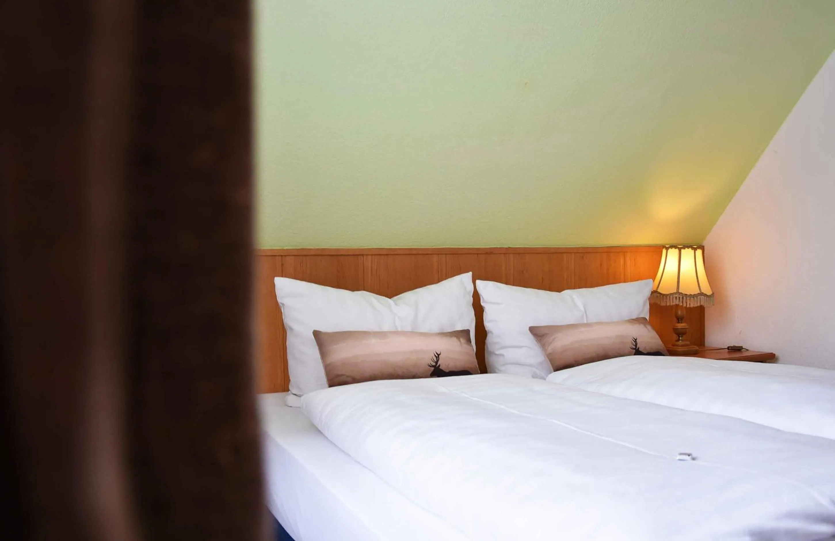 Bed in Landhotel Zum Hirsch